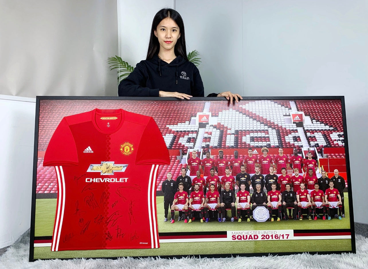 Manchester United Autographed Jersey with Personalized Custom Design Framed 00035