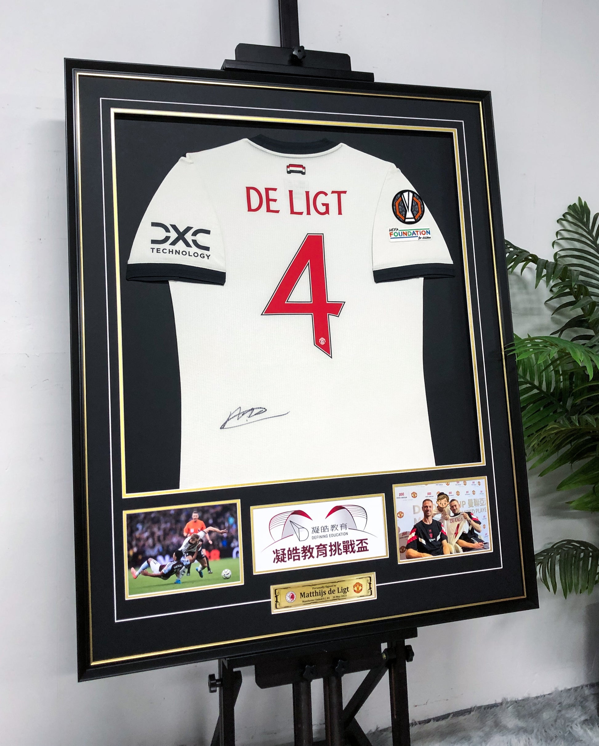 Manchester United De Ligt Autographed Jersey with Personalized Custom Design Framed 00067