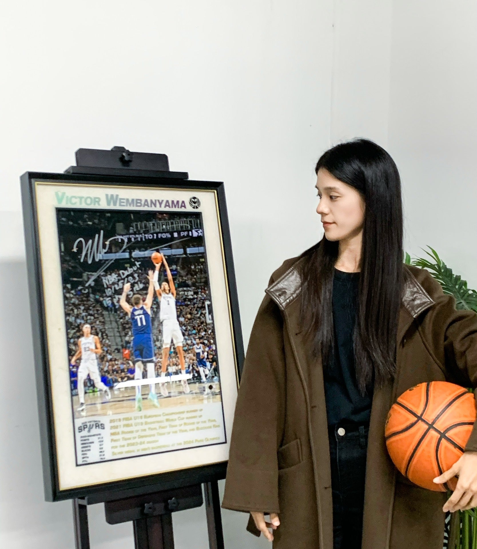 San Antonio Spurs Wembanyama Autographed Jersey with Personalized Custom Design Framed 00006