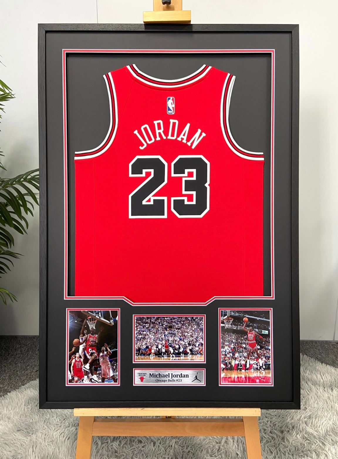 Chicago Bulls Michael Jordan Autographed Jersey with Standard Design Framed 00001