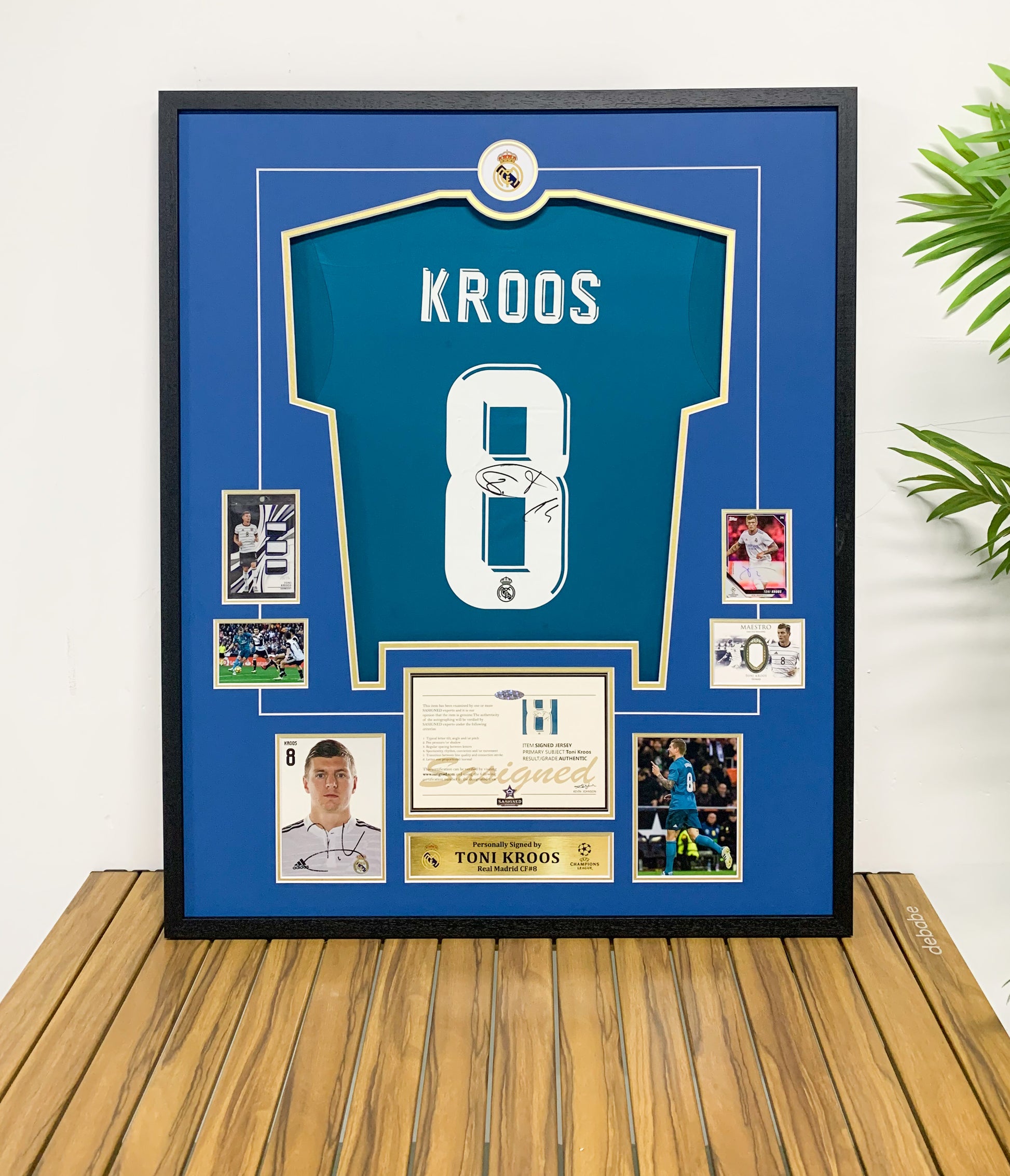 Real Madrid CF Toni Kroos Autographed Jersey with Classic Design Framed 00005