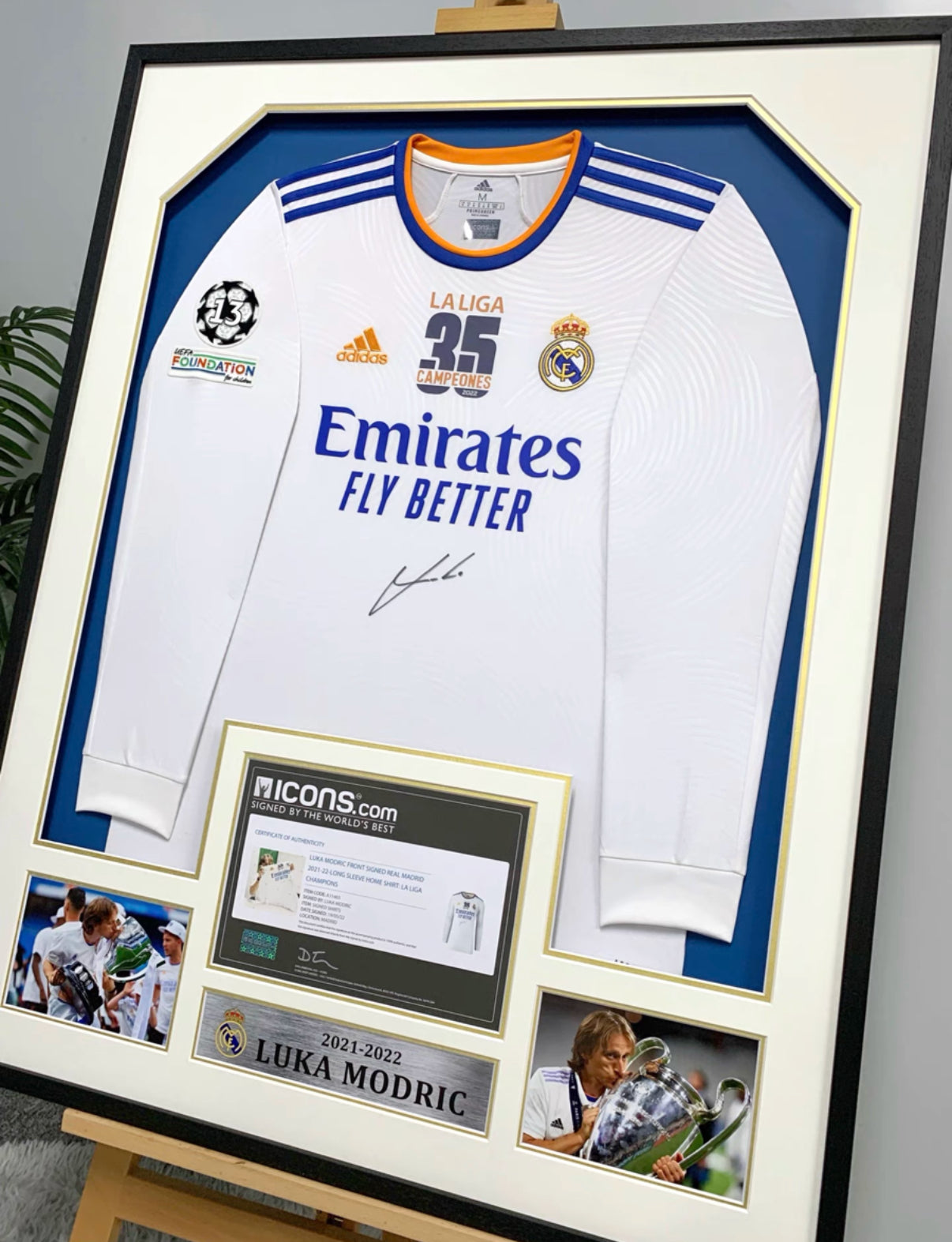 Real Madrid Club Luka Modrić Autographed Jersey with Personalized Custom Design Framed 000018