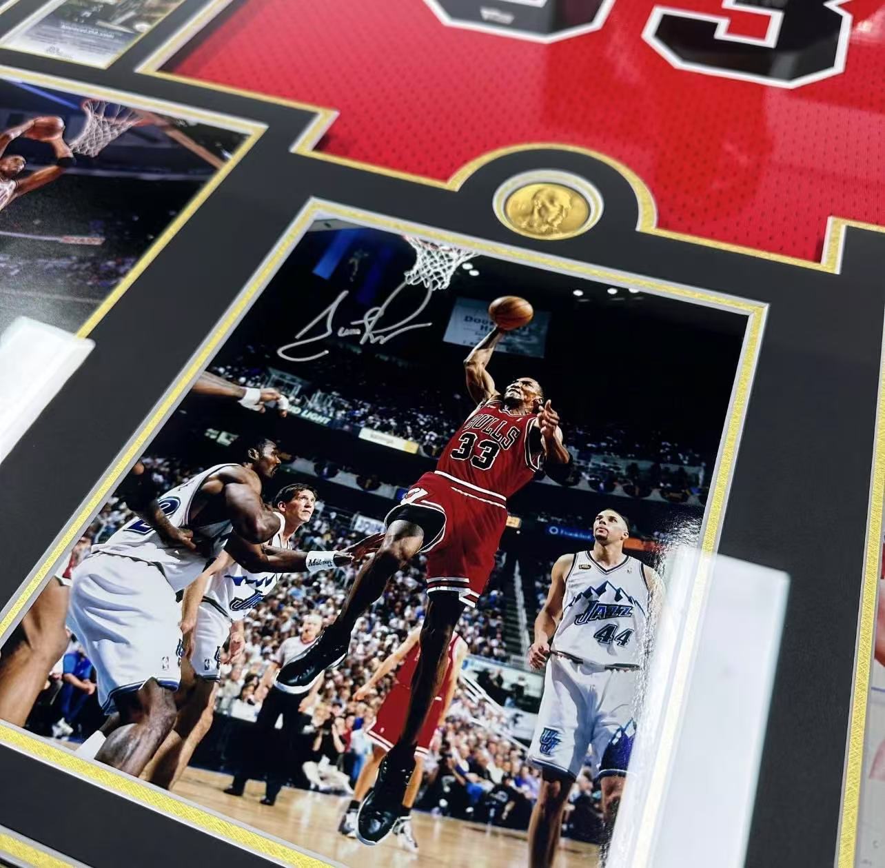 Chicago Bulls Scottie Pippen Autographed Jersey with Personalized Custom Design Framed 00001