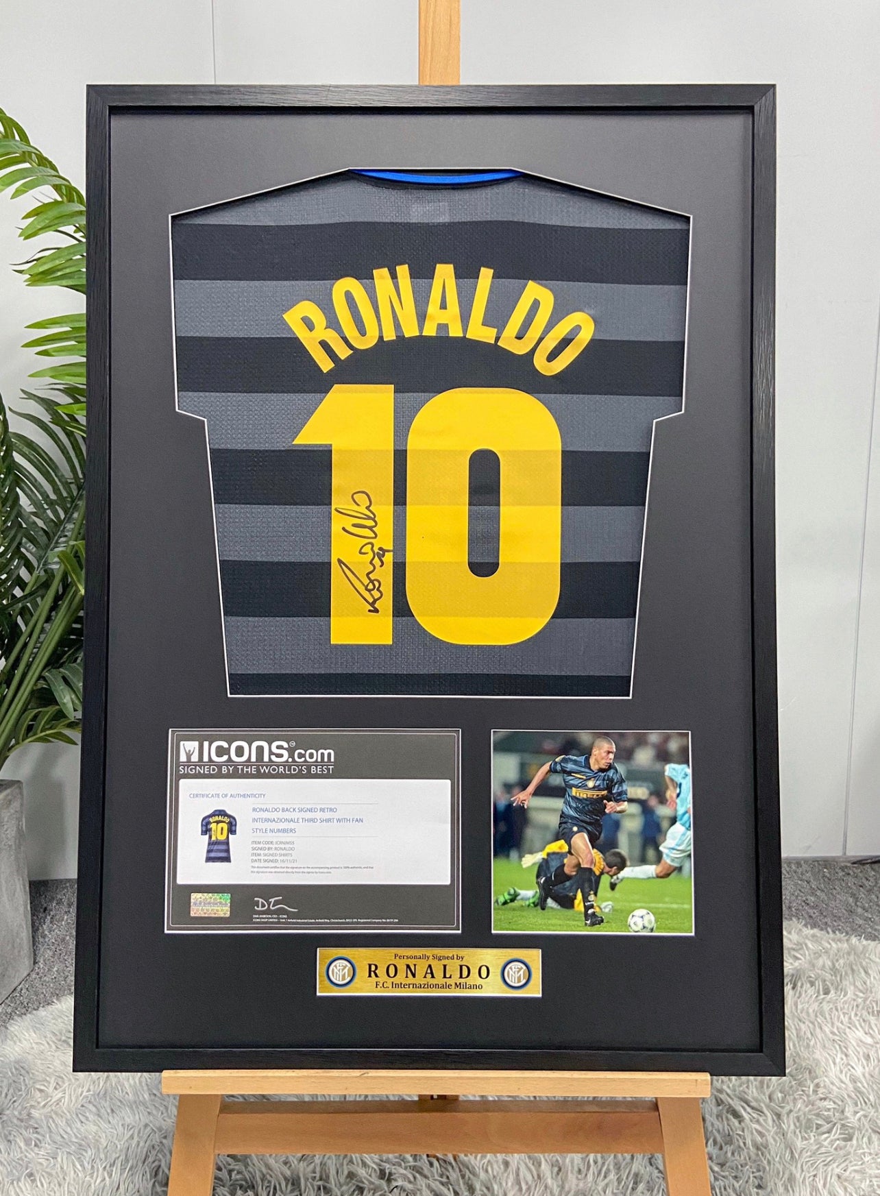 F.C. Internazionale Milano Ronaldo Lima Autographed Jersey with Personalized Custom Design Framed 00004