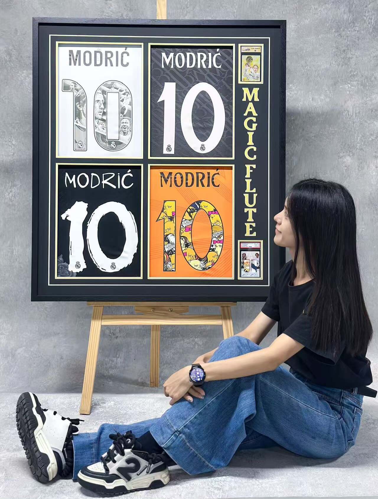 Real Madrid CF Luka Modrić Autographed Jersey with Personalized Custom Design Framed 000071