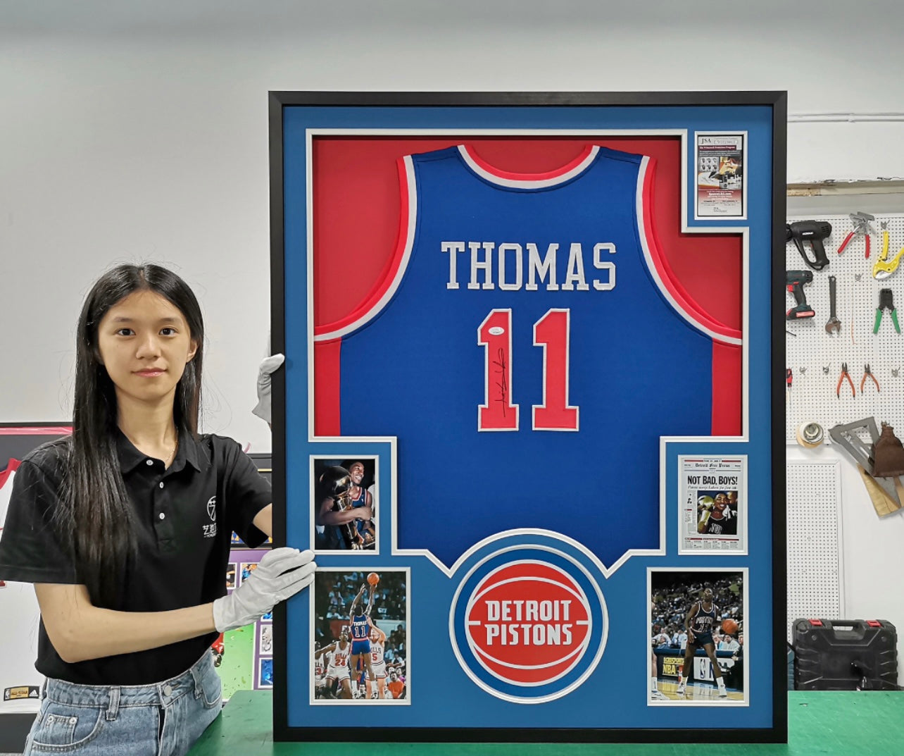 Detroit Pistons THOMAS Autographed Jersey with Personalized Custom Design Framed 00012