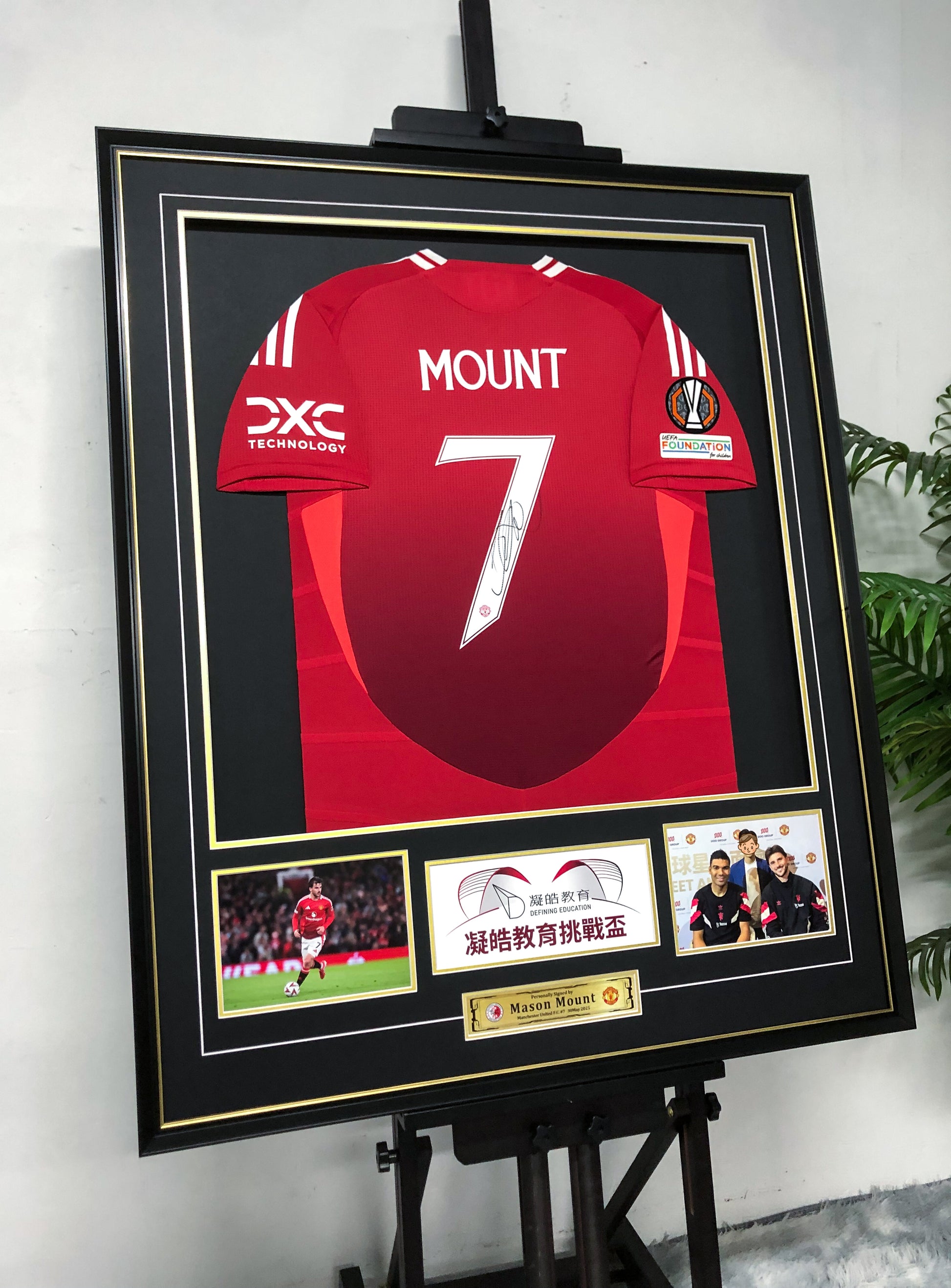 Manchester United Mason Mount Autographed Jersey with Personalized Custom Design Framed 00069