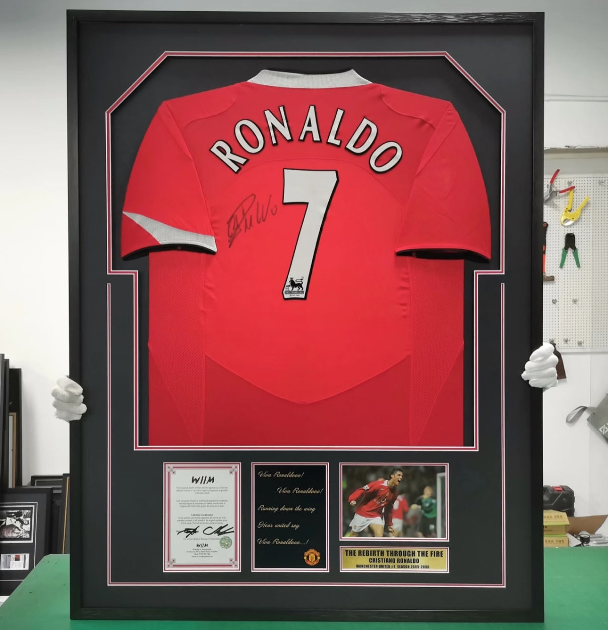 Manchester United Cristiano Ronaldo Autographed Jersey with Personalized Custom Design Framed 000045