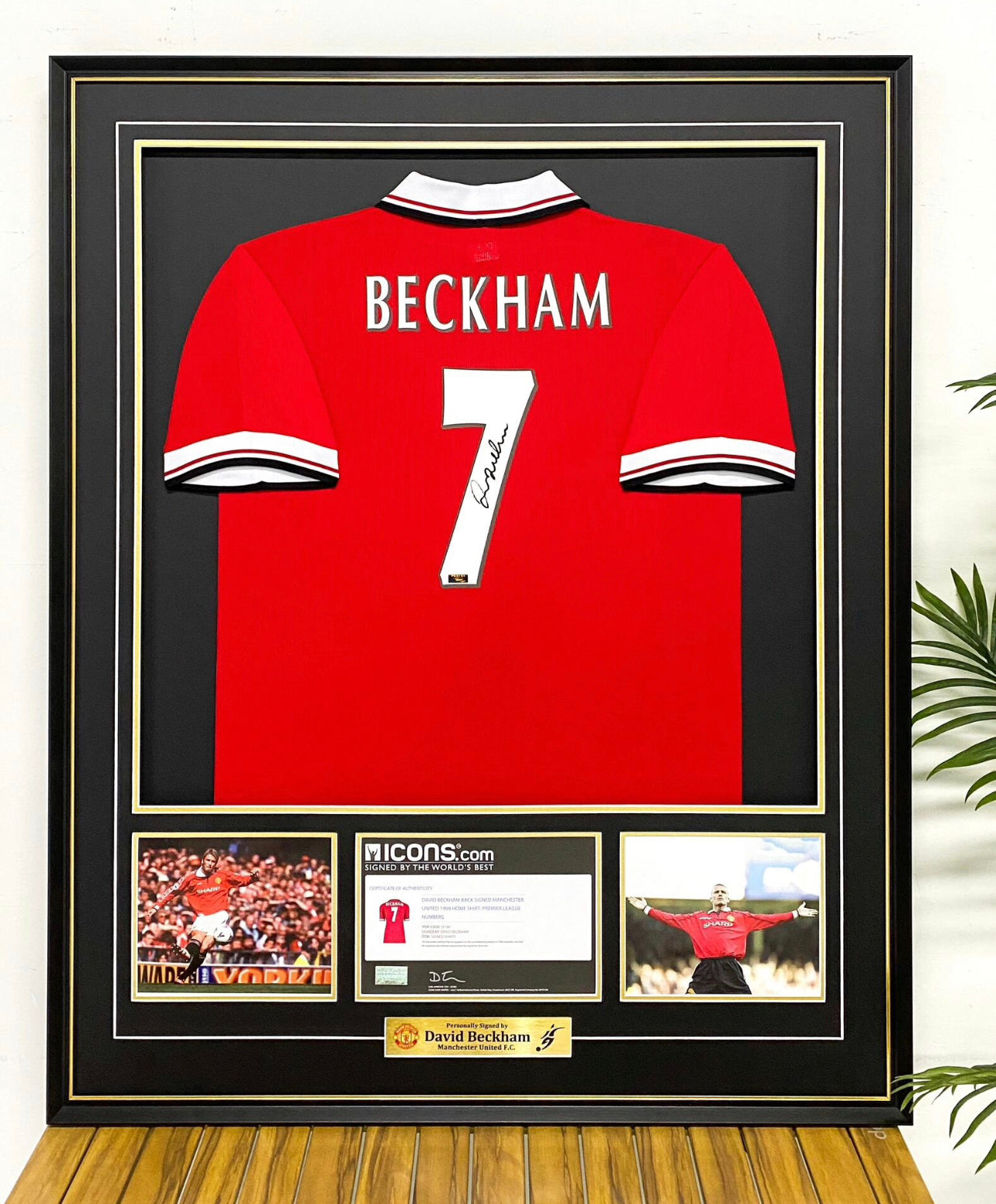 Manchester United David Beckham Autographed Jersey with Personalized Custom Design Framed 00012