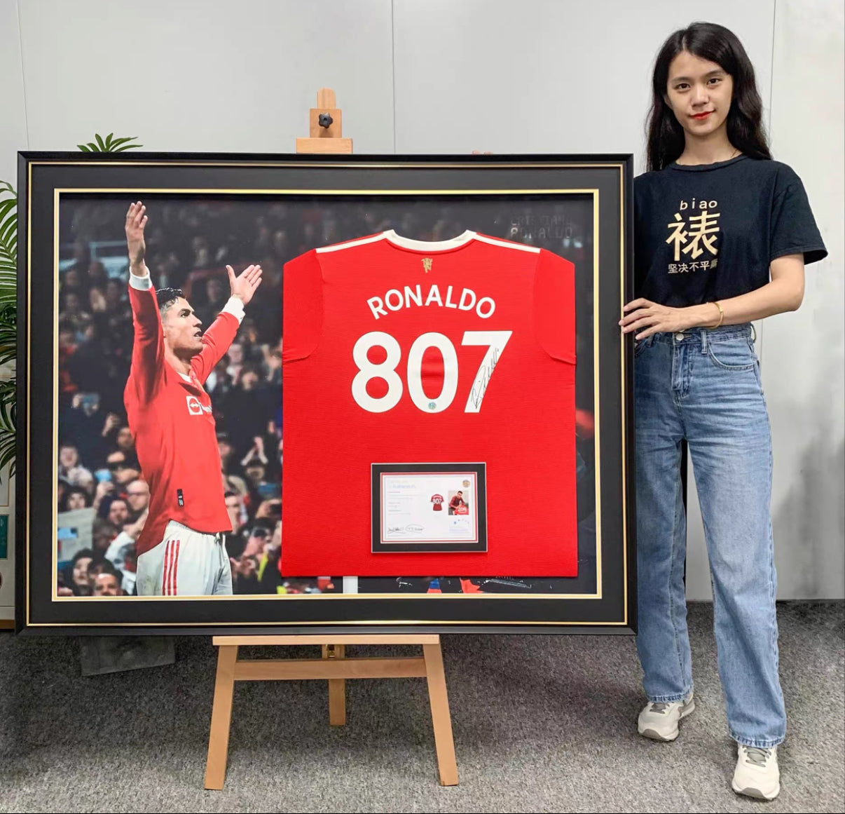 Manchester United Cristiano Ronaldo Autographed Jersey with Personalized Custom Design Framed 000013