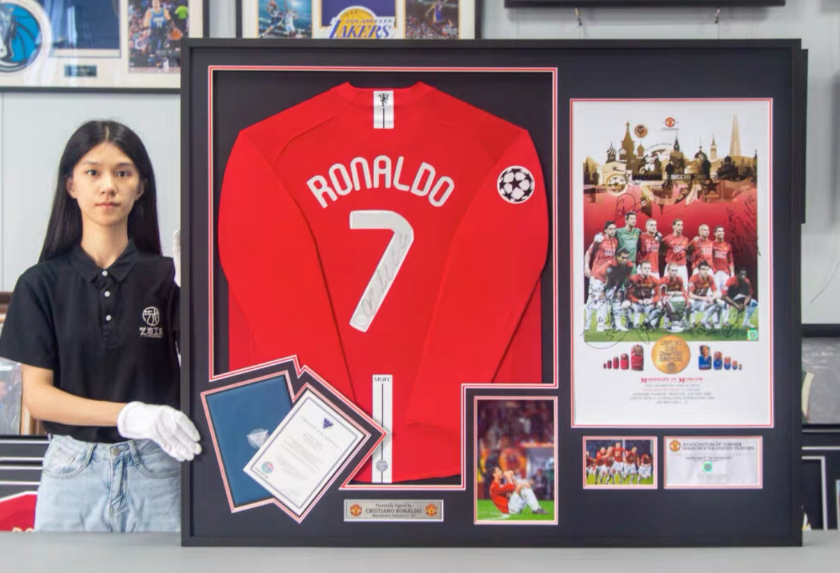 Manchester United Cristiano Ronaldo Autographed Jersey with Personalized Custom Design Framed 000015