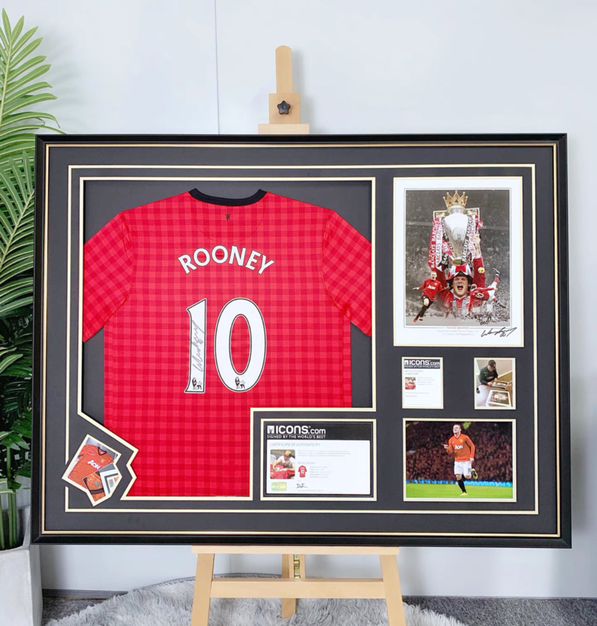 Manchester United Wayne Rooney Autographed Jersey with Personalized Custom Design Framed 000059