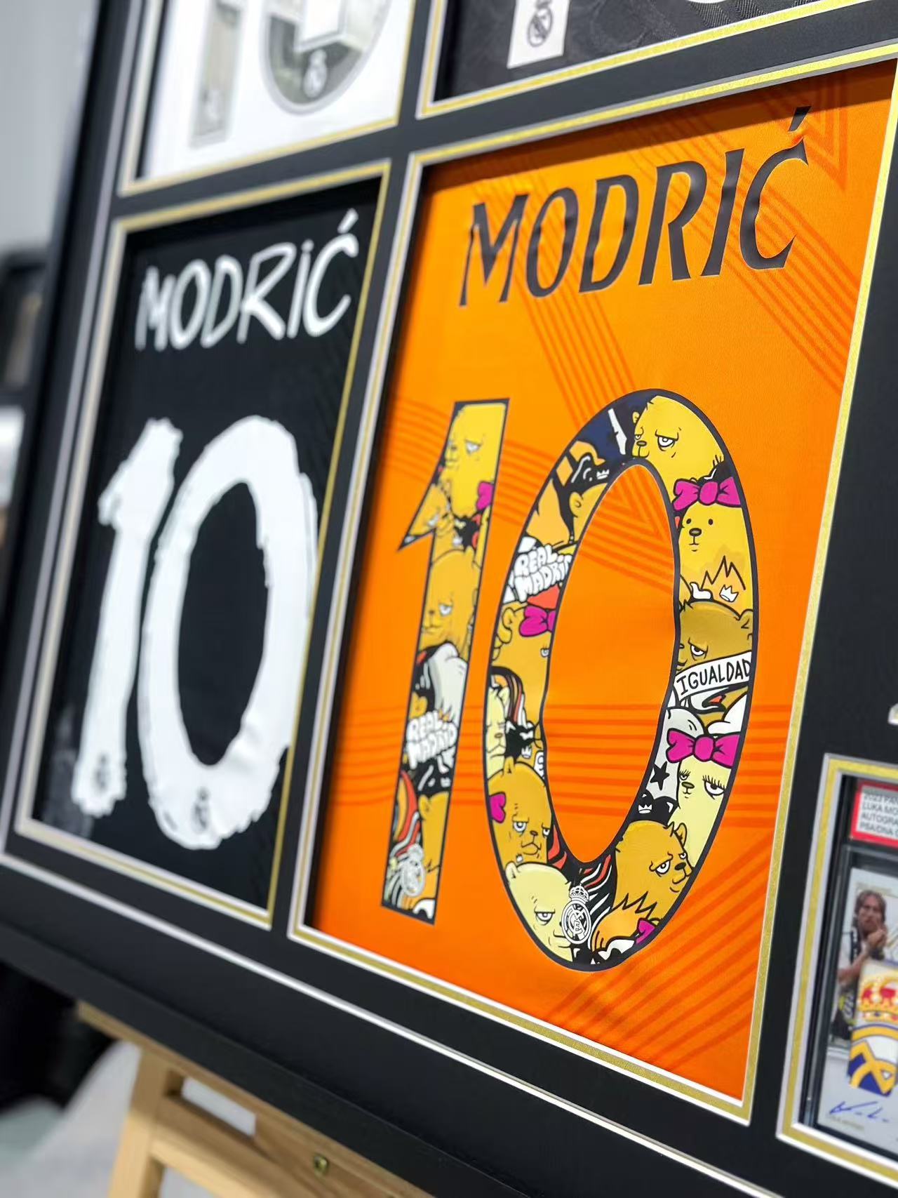 Real Madrid CF Luka Modrić Autographed Jersey with Personalized Custom Design Framed 000071
