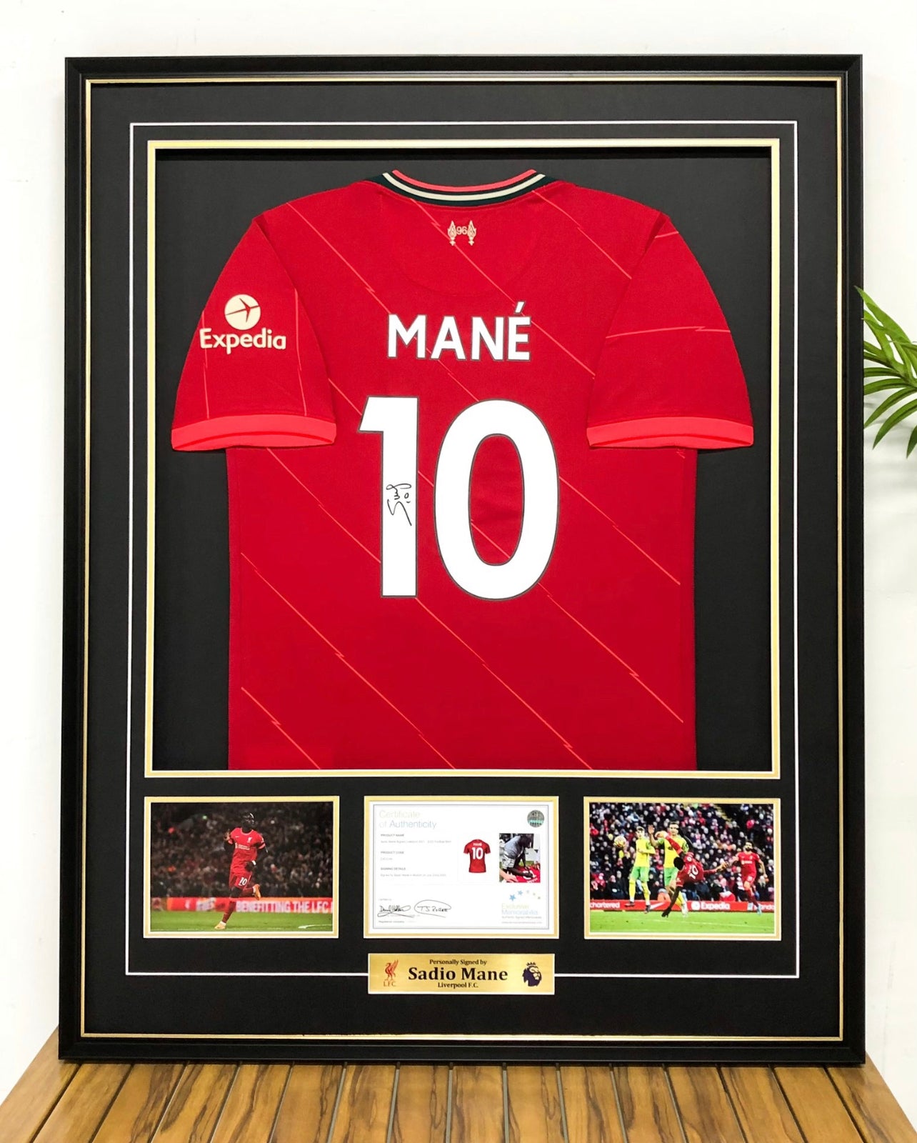 Liverpool FC Sadio Mané Football Club Autographed Jersey with Standard Design Framed 000025