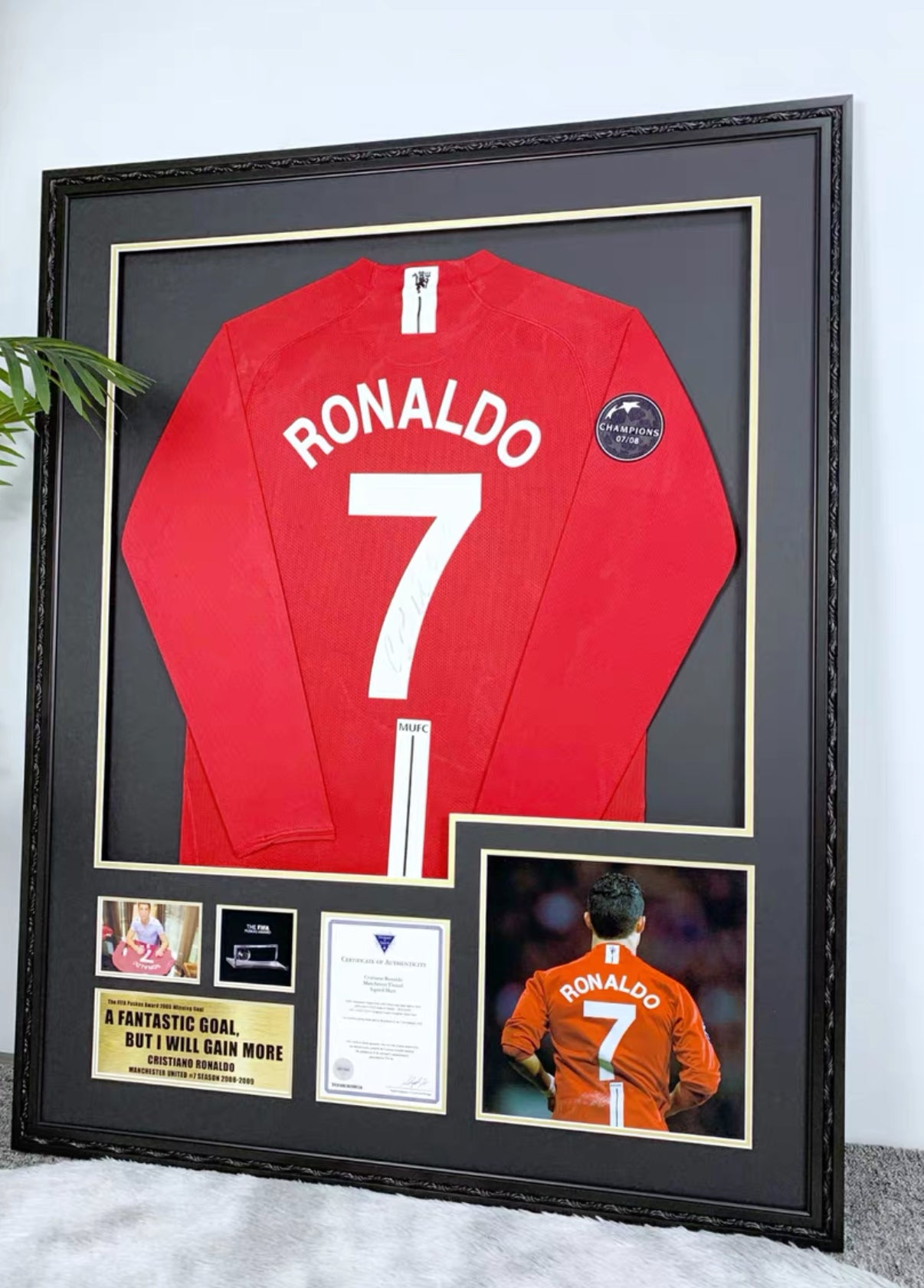 Manchester United Cristiano Ronaldo Autographed Jersey with Standard Design Framed 000057