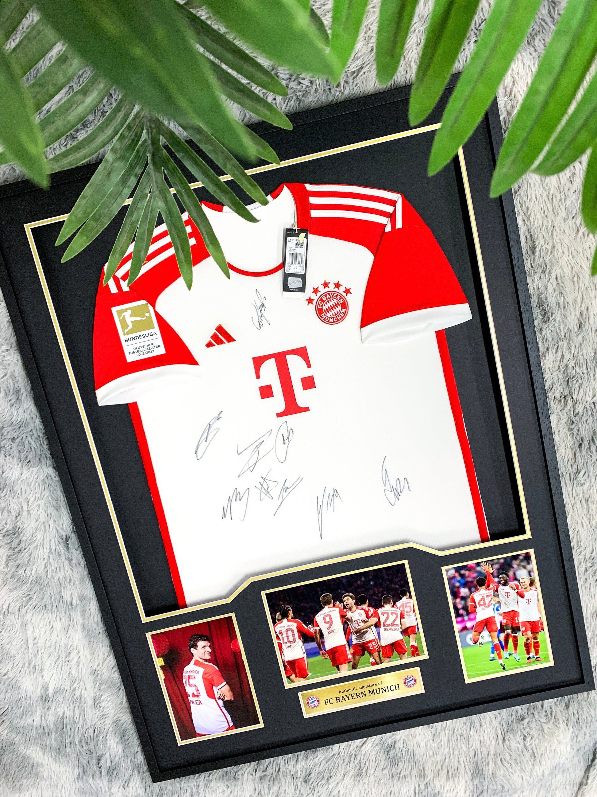 FC Bayern Munich Thomas Müller Autographed Jersey with Personalized Custom Design Framed 00006
