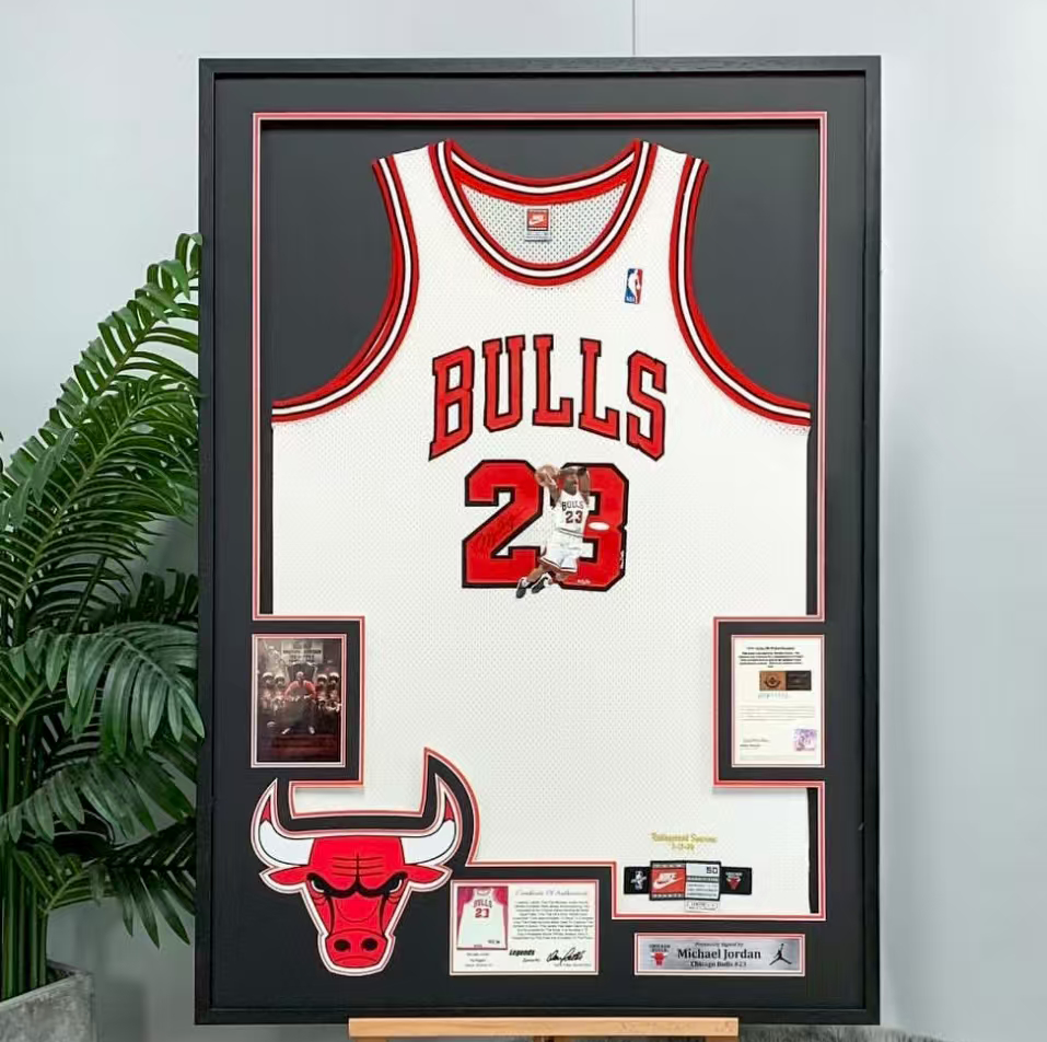 Chicago Bulls Michael Jordan Autographed Jersey with Standard Design Framed 00084