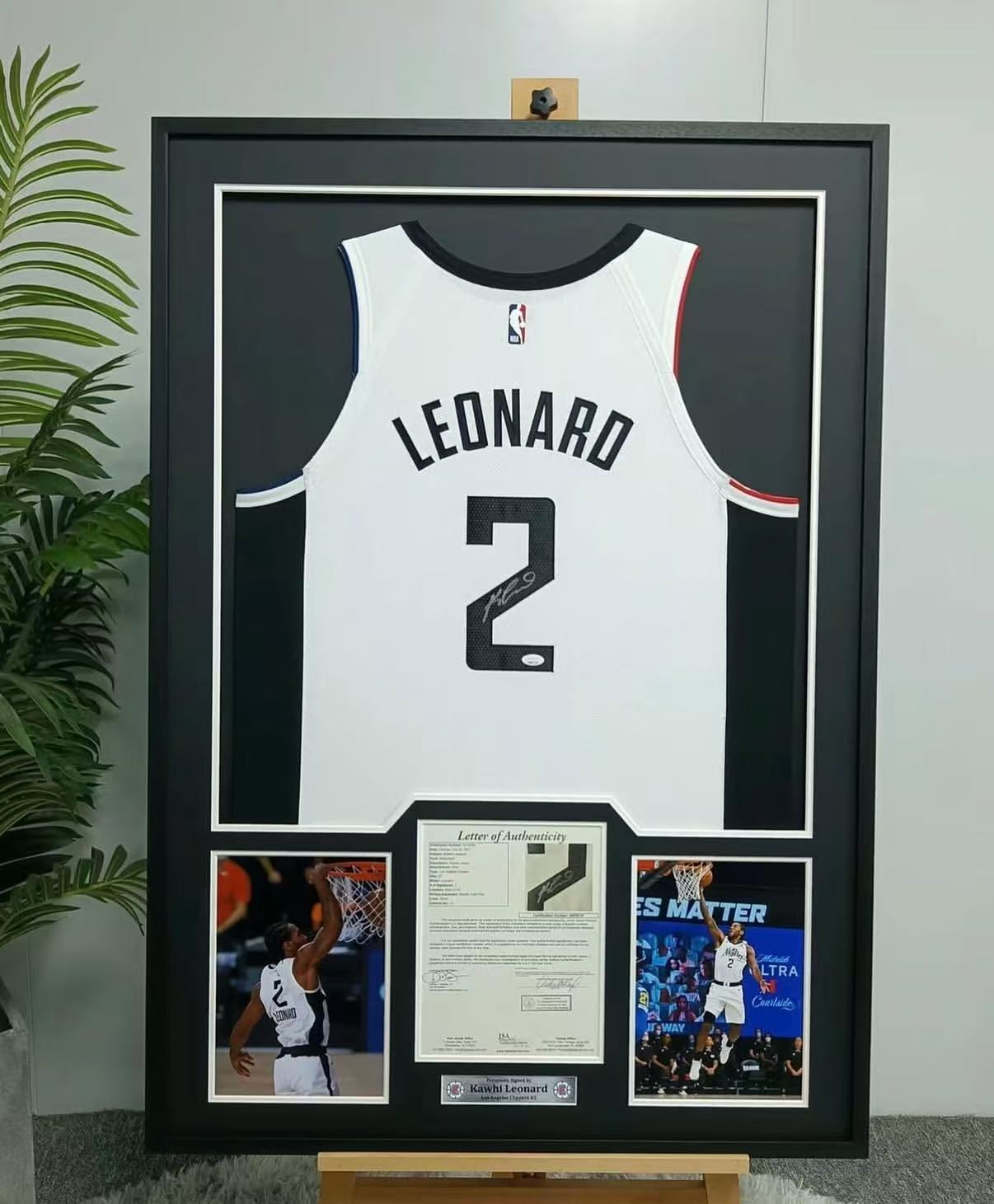 Los Angeles Clippers Kawhi Leonard Autographed Jersey with Standard Design Framed00001