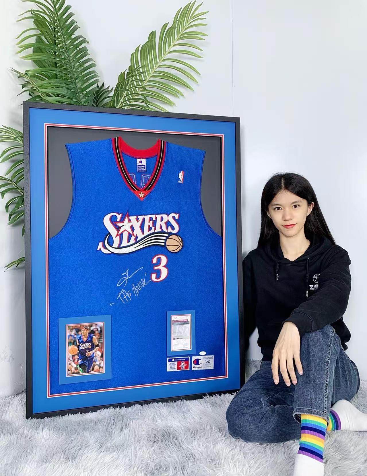 Philadelphia 76ers Allen Iverson Autographed Jersey with Standard Design Framed 000013