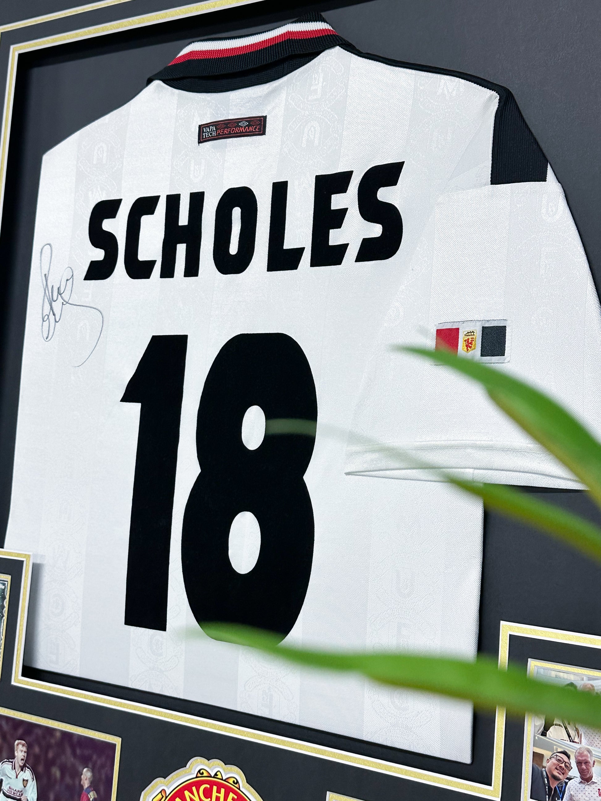 Manchester United Paul Scholes Autographed Jersey with Personalized Custom Design Framed 00034