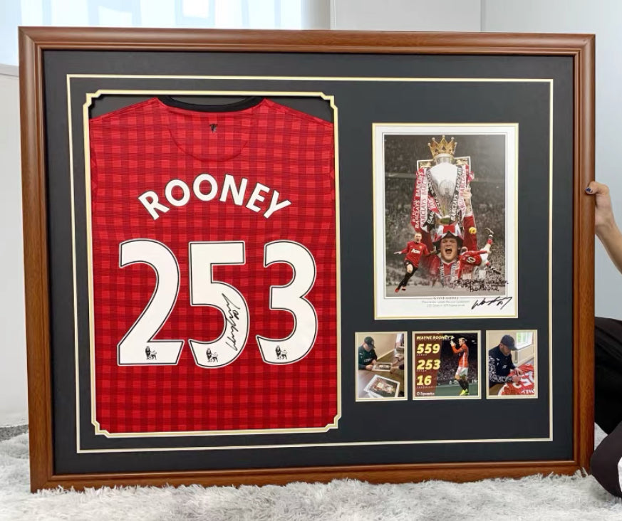 Manchester United Wayne Rooney Autographed Jersey with Personalized Custom Design Framed 00004