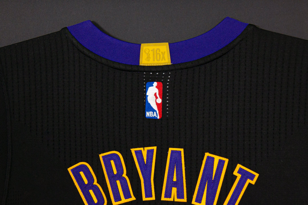 Los Angeles Lakers Kobe Bryant Autographed Jersey with Personalized Custom Design Framed 000018