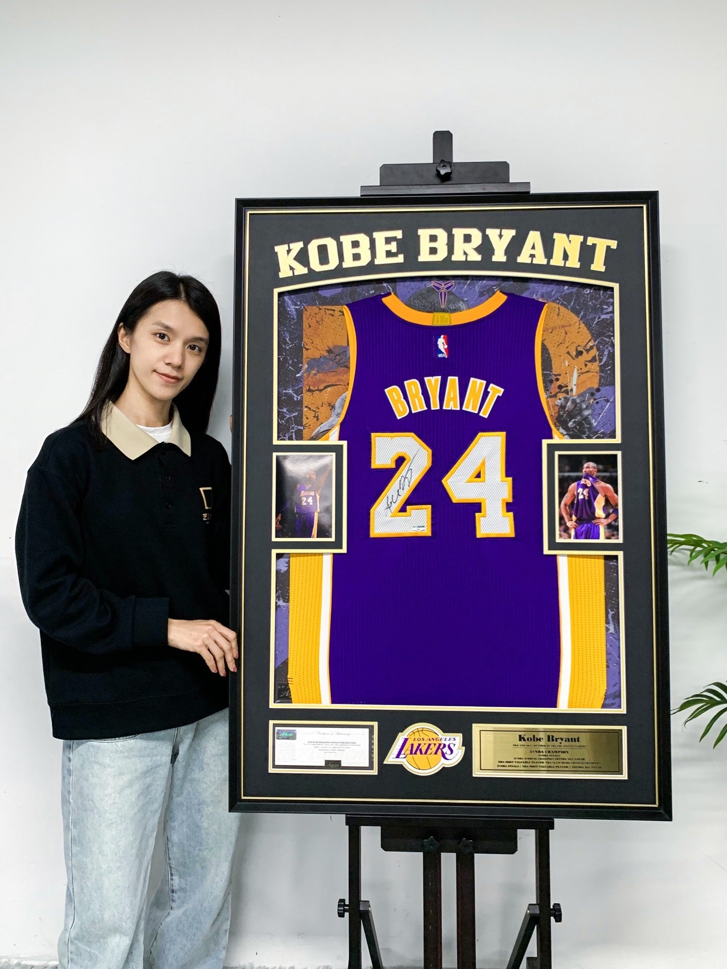 Los Angeles Lakers Kobe Bryant Autographed Jersey with Personalized Custom Design Framed 000027