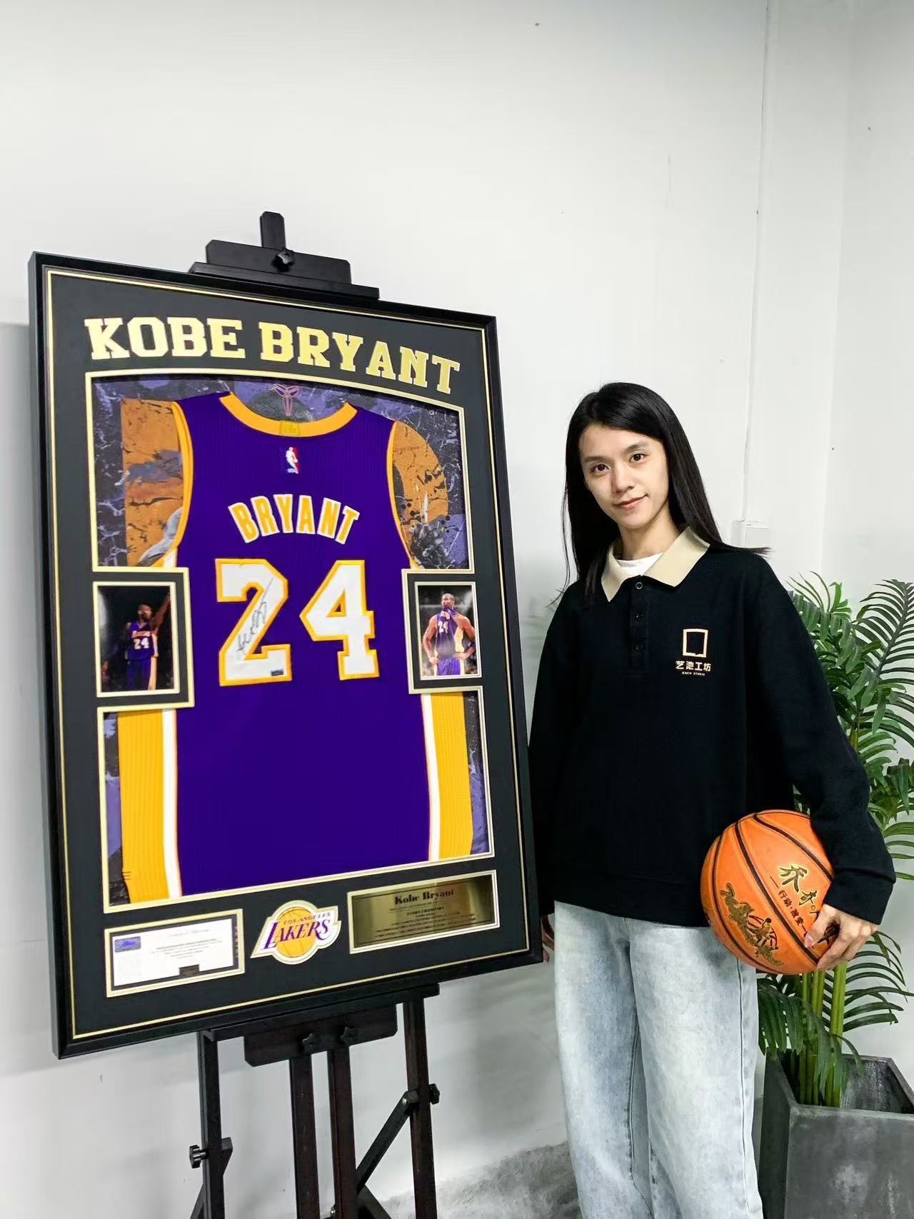 Los Angeles Lakers Kobe Bryant Autographed Jersey with Personalized Custom Design Framed 000027