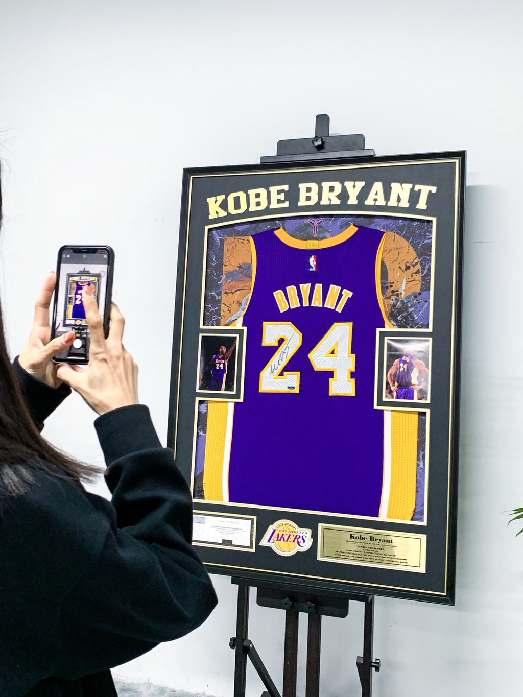Los Angeles Lakers Kobe Bryant Autographed Jersey with Personalized Custom Design Framed 000027
