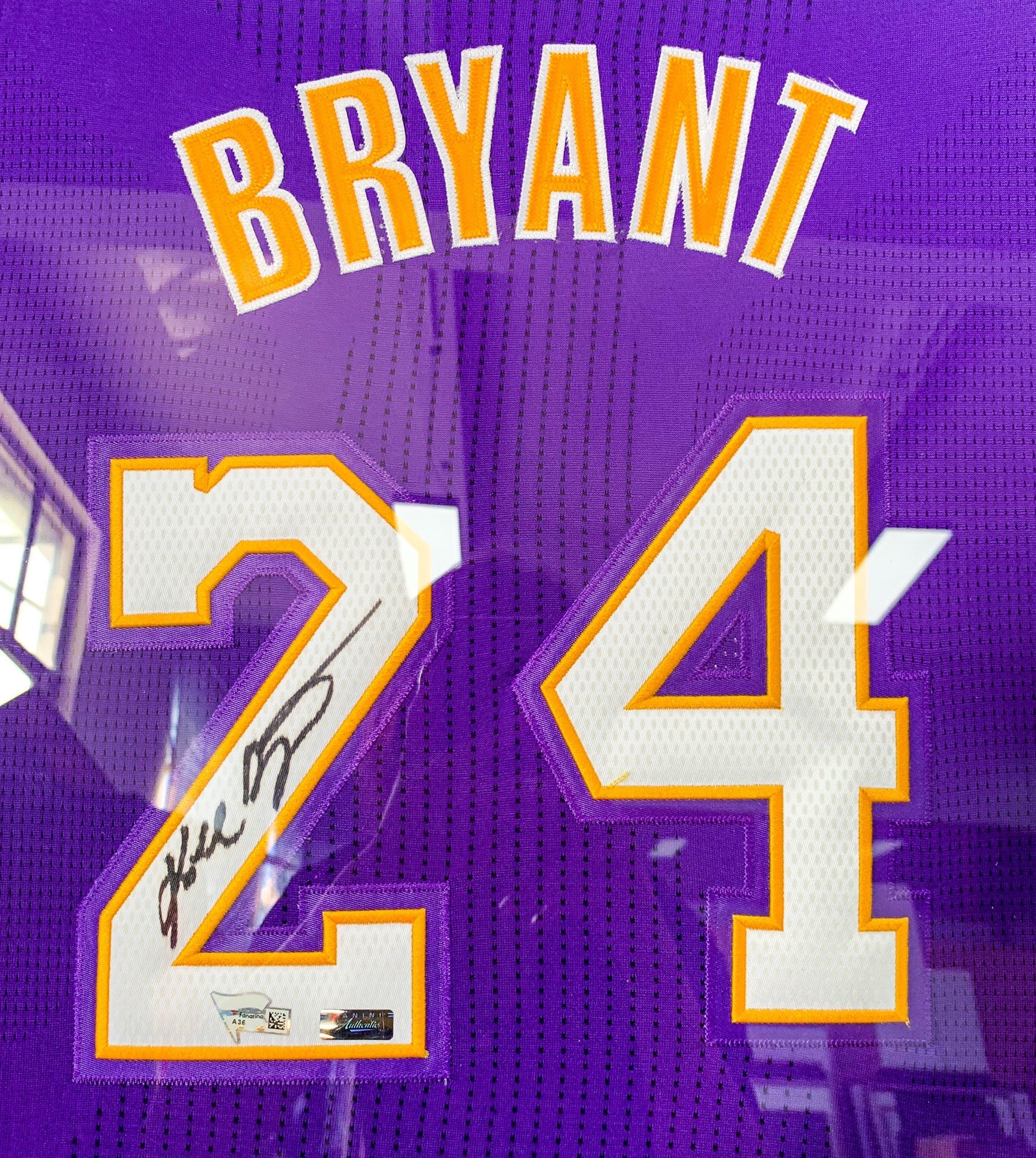 Los Angeles Lakers Kobe Bryant Autographed Jersey with Personalized Custom Design Framed 000033
