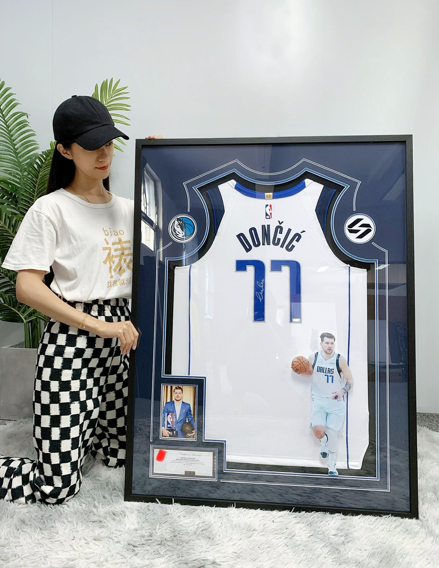 Dallas Mavericks Luka Doncic Autographed Jersey with Personalized Custom Design Framed 00008