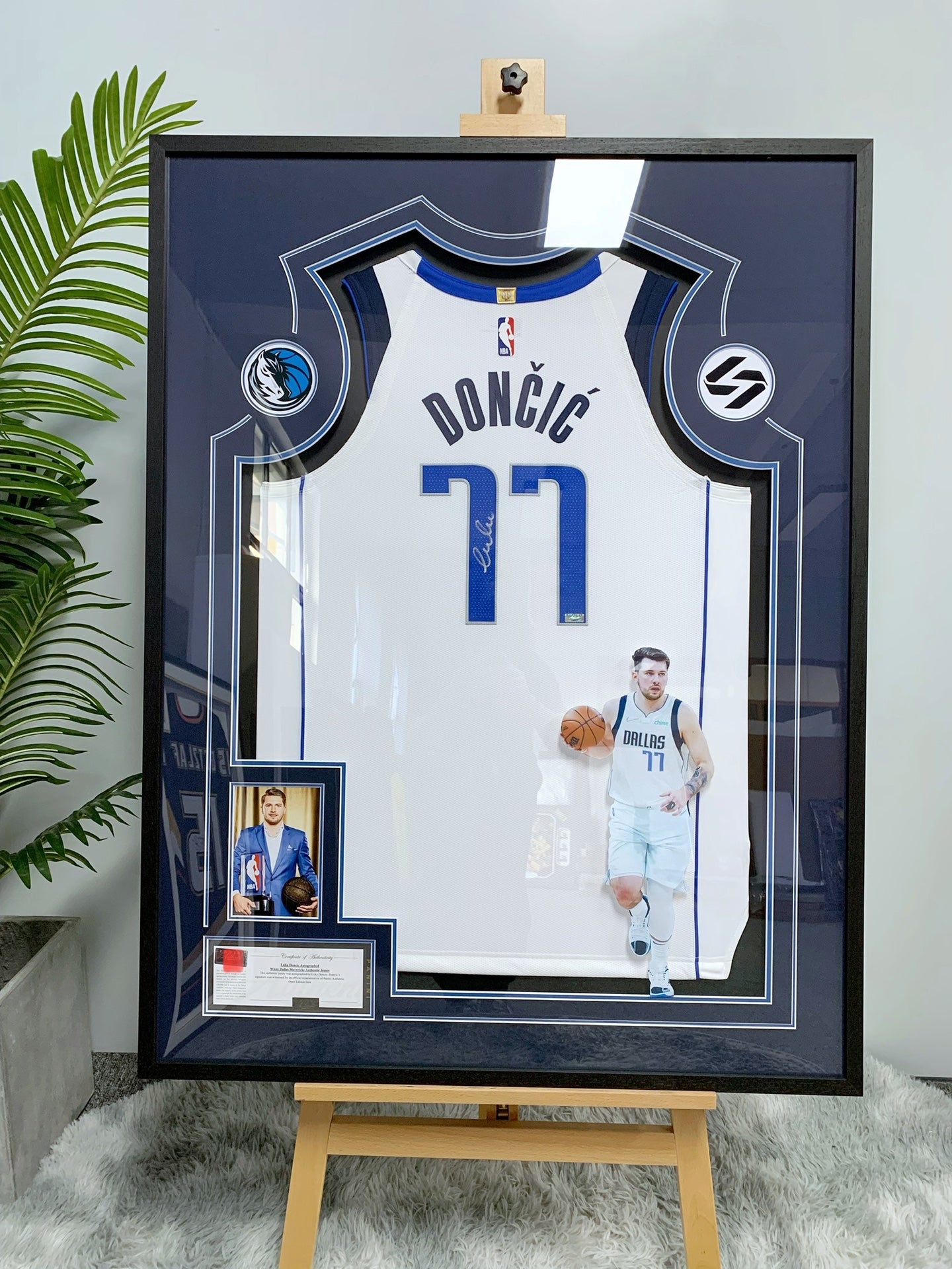Dallas Mavericks Luka Doncic Autographed Jersey with Personalized Custom Design Framed 00008