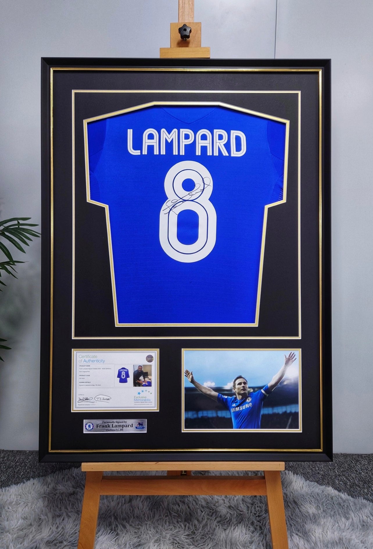 Chelsea FC Frank Lampard Autographed Jersey with Classic Design Framed 00011