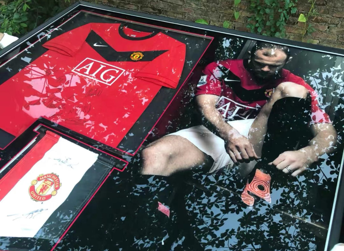 Manchester United Wayne Rooney Autographed Jersey with Personalized Custom Design Framed 000011