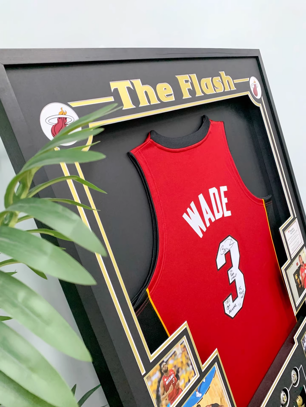Miami Heat Dwyane Wade Autographed Jersey with Personalized Custom Design Framed 00001