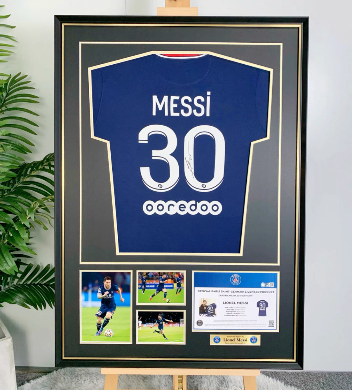 Paris Saint-Germain F.C. Lionel Messi Autographed Jersey with Classic Design Framed00001