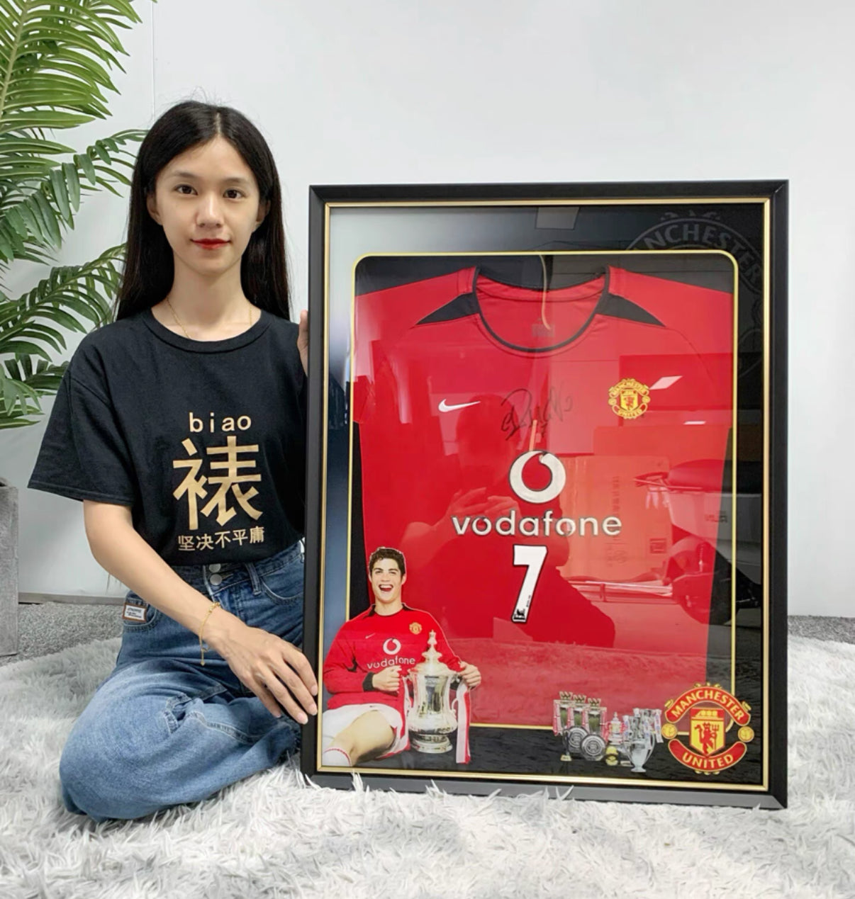 Manchester United Cristiano Ronaldo Autographed Jersey with Personalized Custom Design Framed 000028