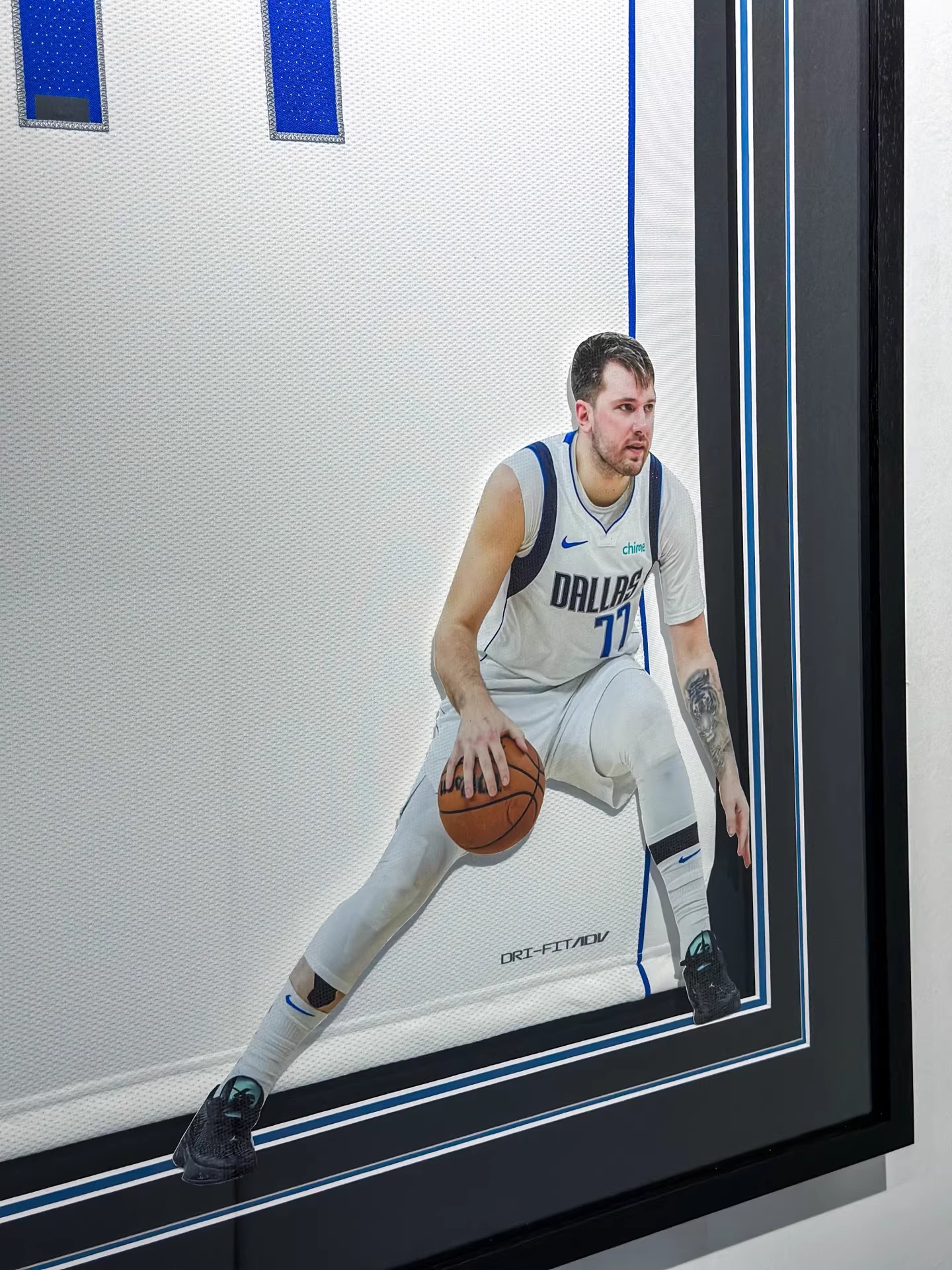 Dallas Mavericks Luka Doncic Autographed Jersey with Personalized Custom Design Framed 00003