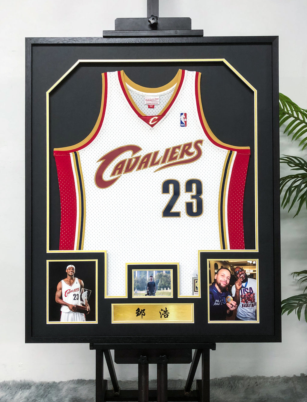 Miami Heat LeBron James Autographed Jersey with Standard Design Framed000011