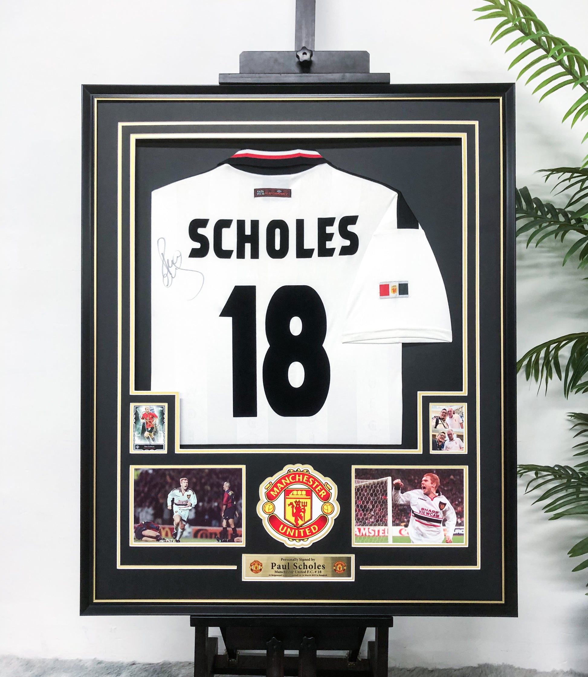 Manchester United Paul Scholes Autographed Jersey with Personalized Custom Design Framed 00034