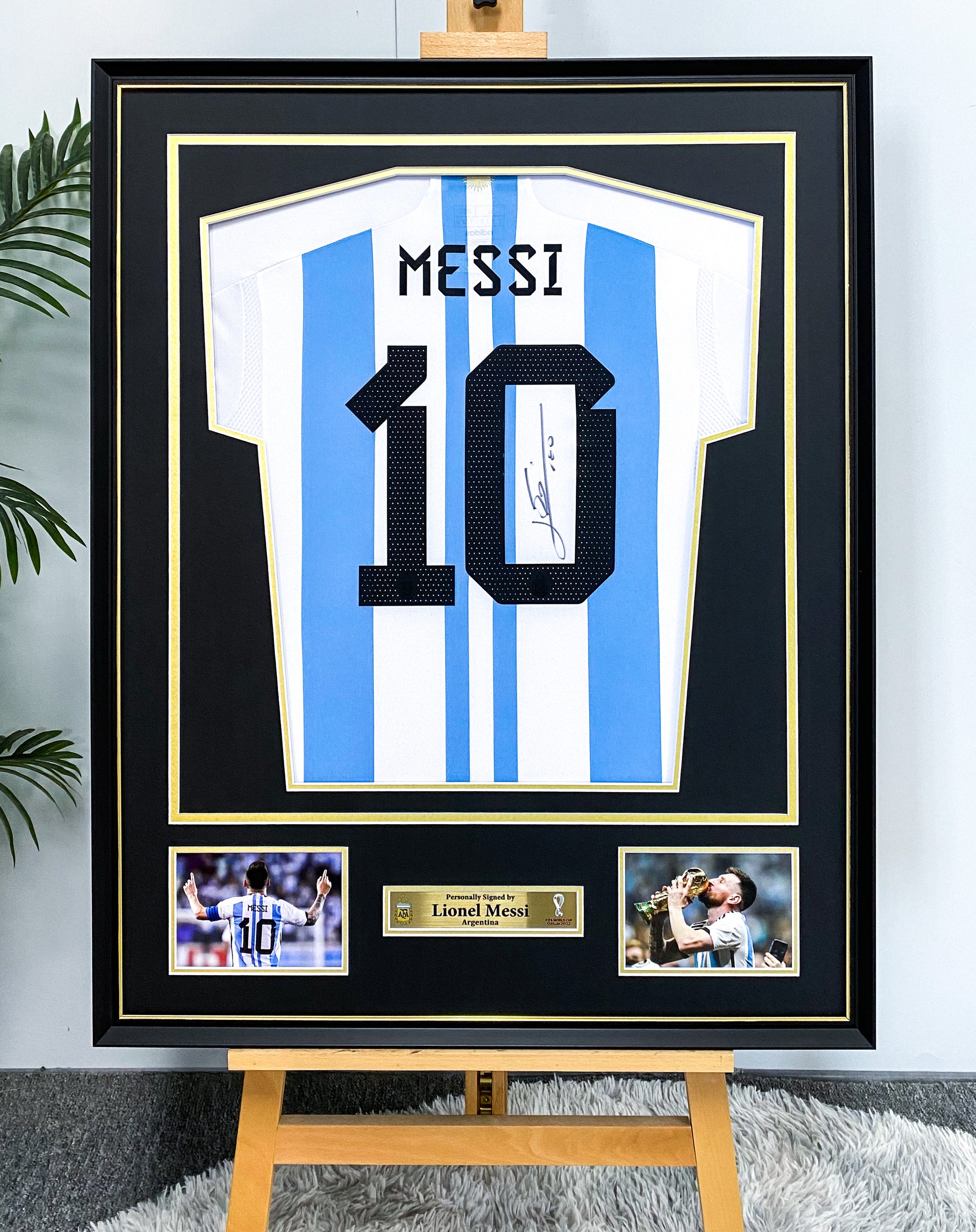 Argentina Lionel Messi  Autographed Jersey with Classic Design Framed000024