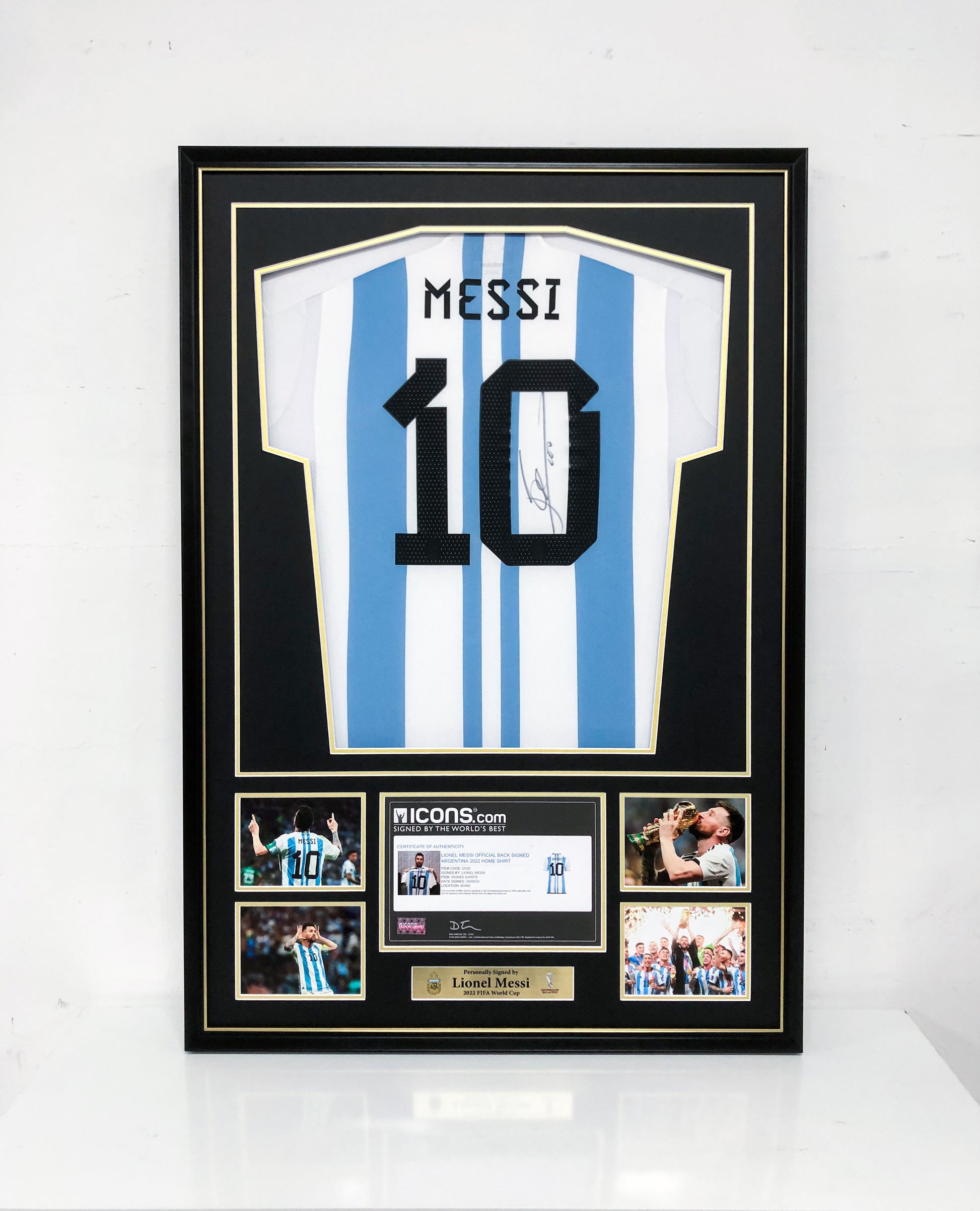 Argentina Lionel Messi  Autographed Jersey with Classic Design Framed000024