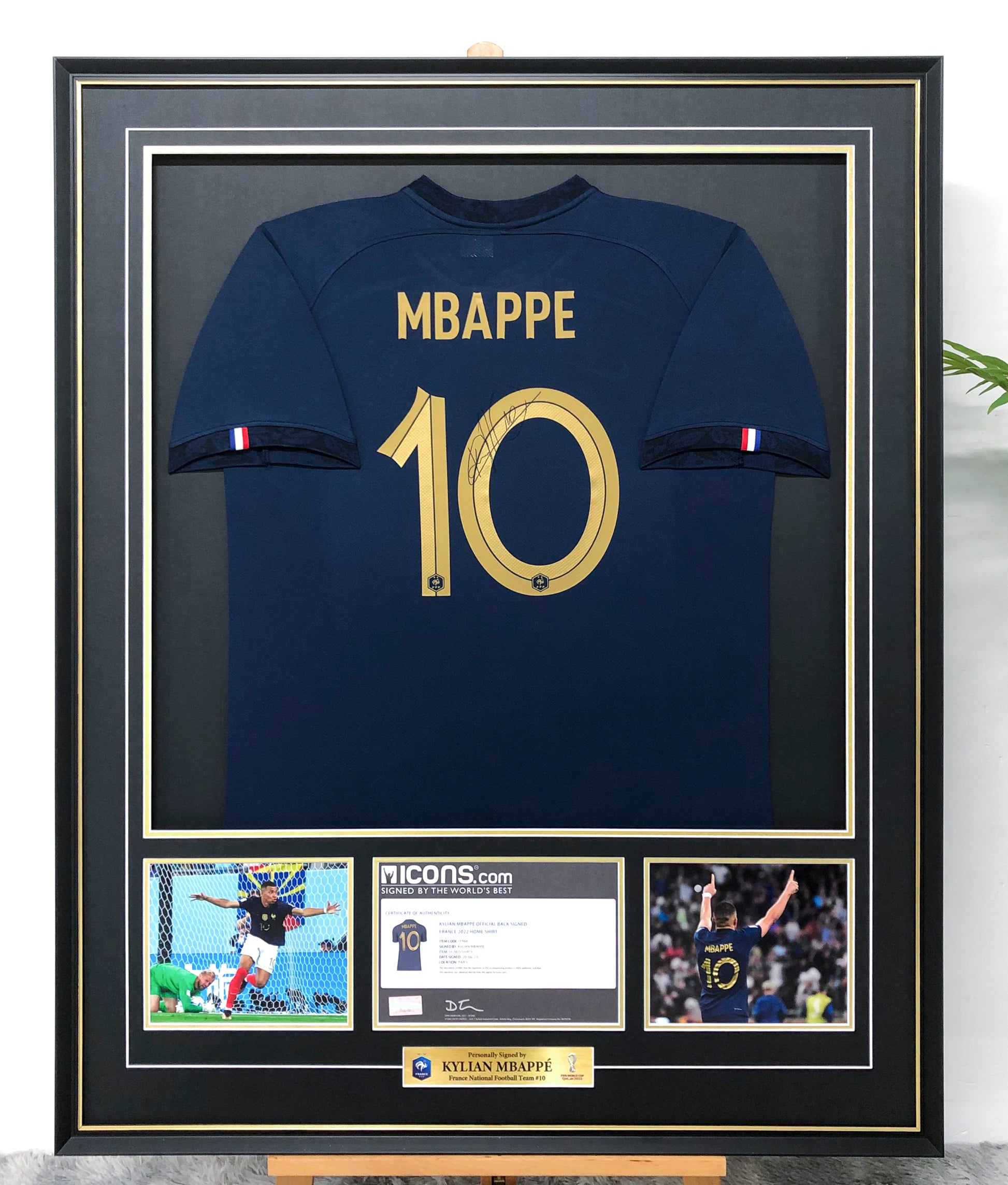 France national team Mbappé Autographed Jersey with Standard Design Framed00001