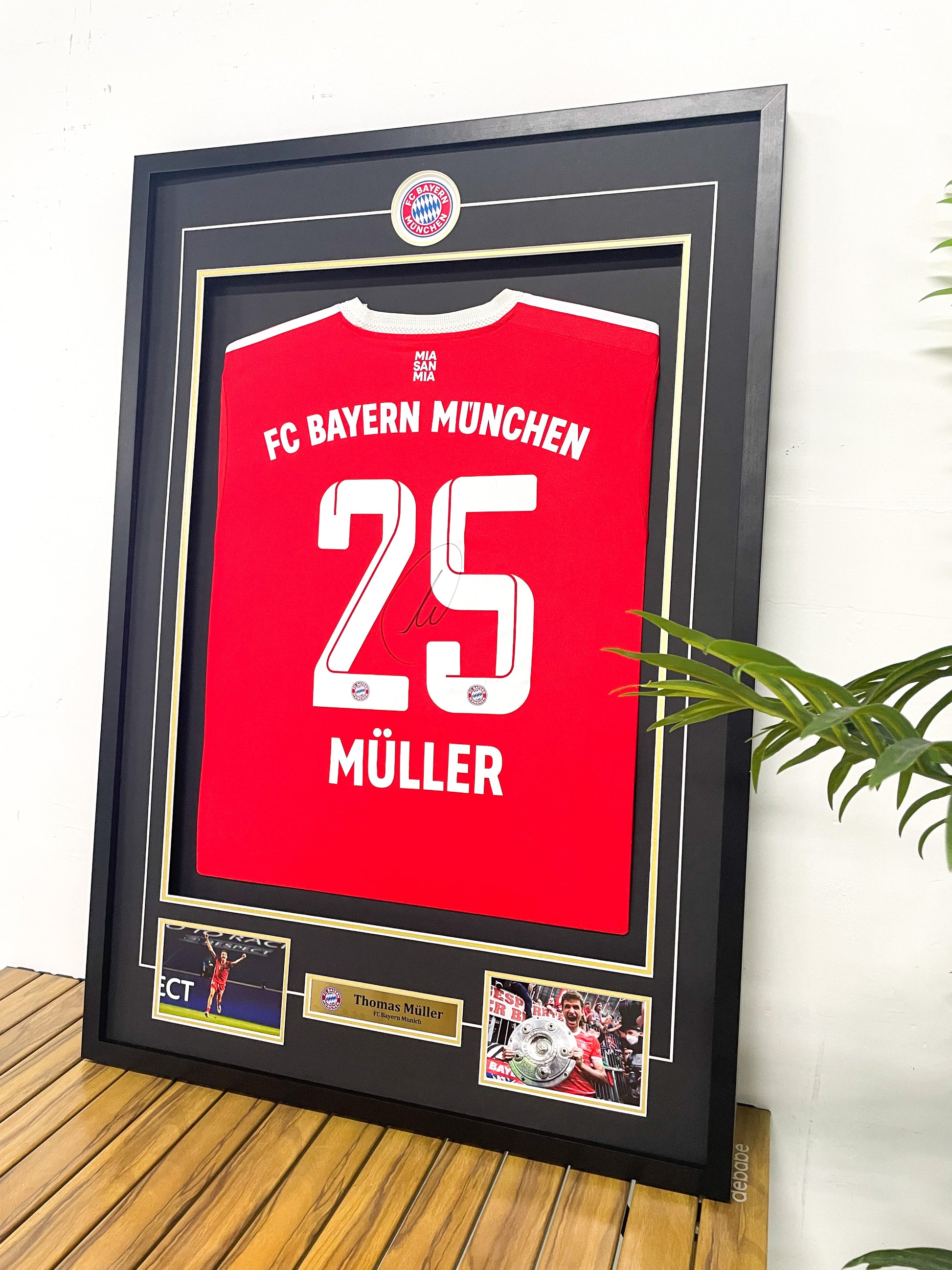 FC Bayern Munich Thomas Müller  Autographed Jersey with Personalized Custom Design Framed 00001