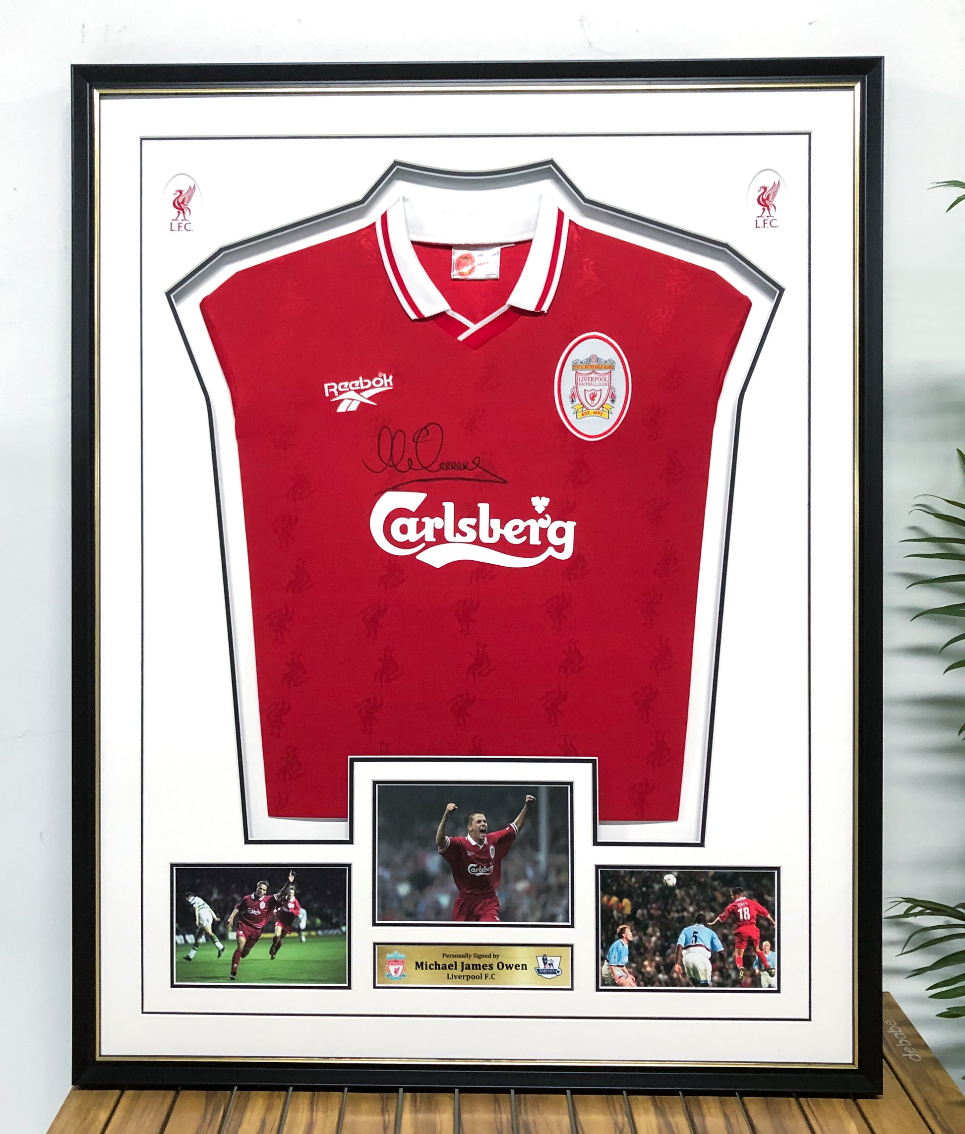 Liverpool FC Michael Owen Autographed Jersey with Classic Design Framed 00004