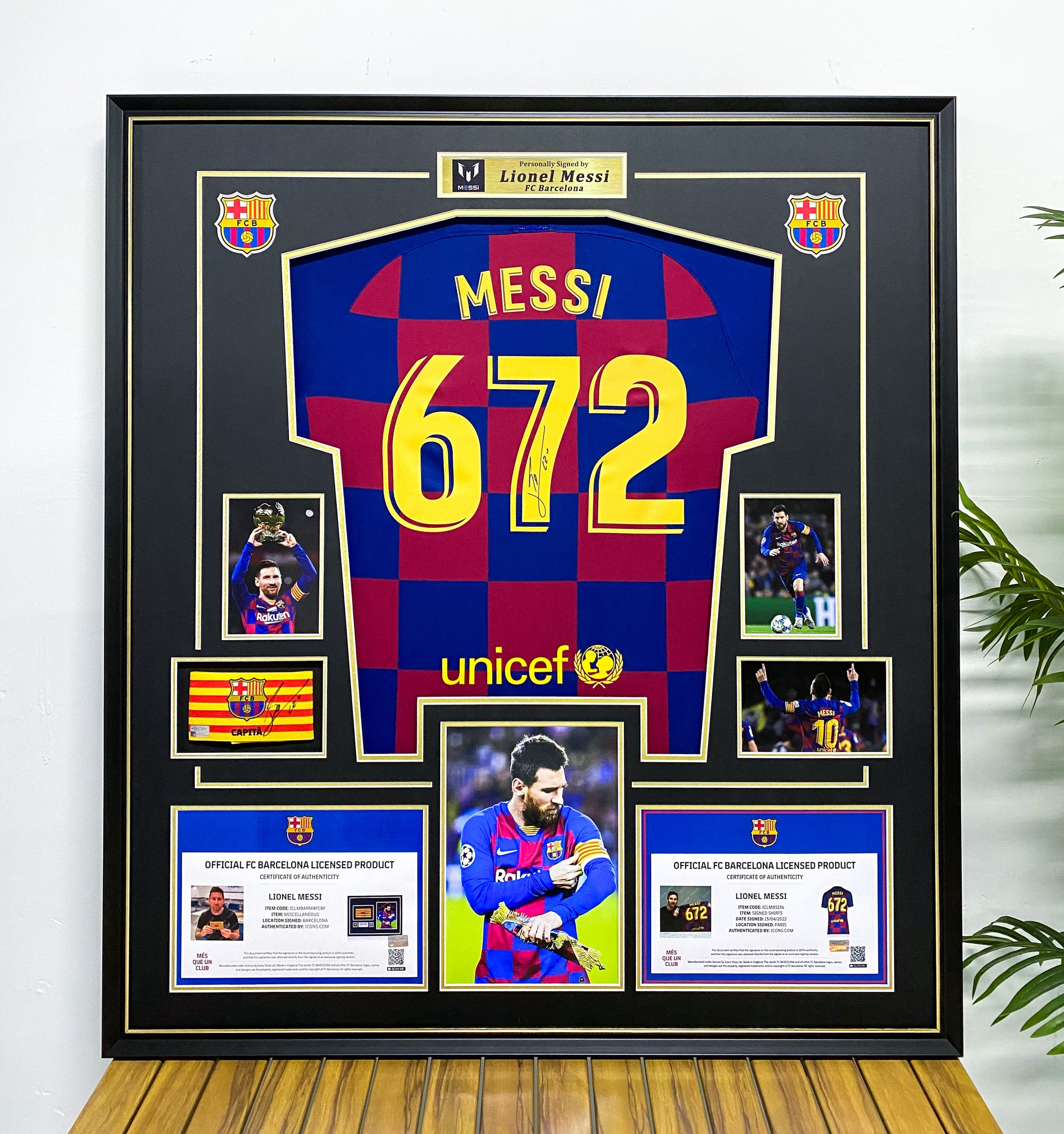 FC Barcelona  Lionel Messi Autographed Jersey with Classic Design Framed 00005