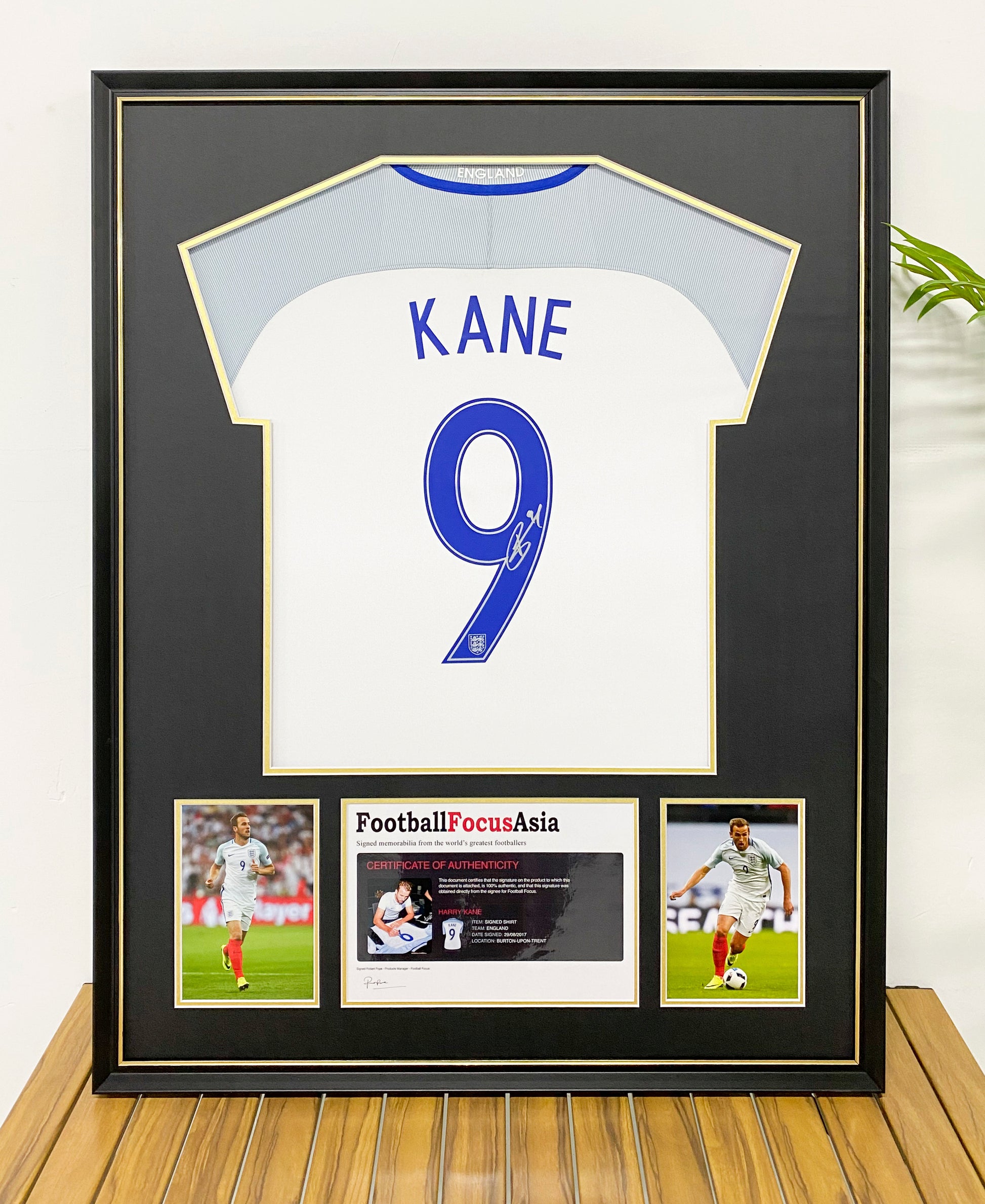 england national team Autographed Jersey with Classic Design Framed00001
