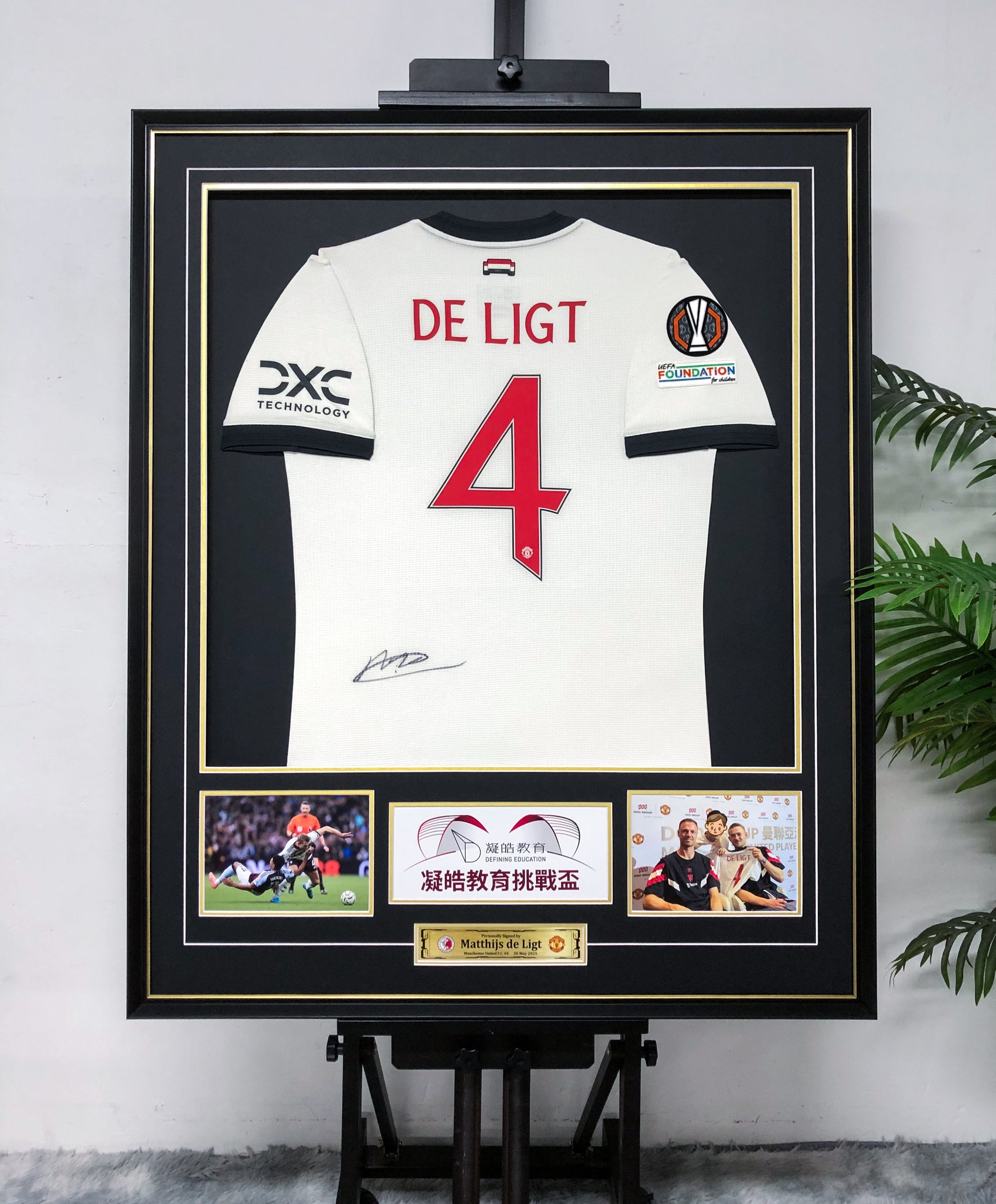 Manchester United De Ligt Autographed Jersey with Personalized Custom Design Framed 00067