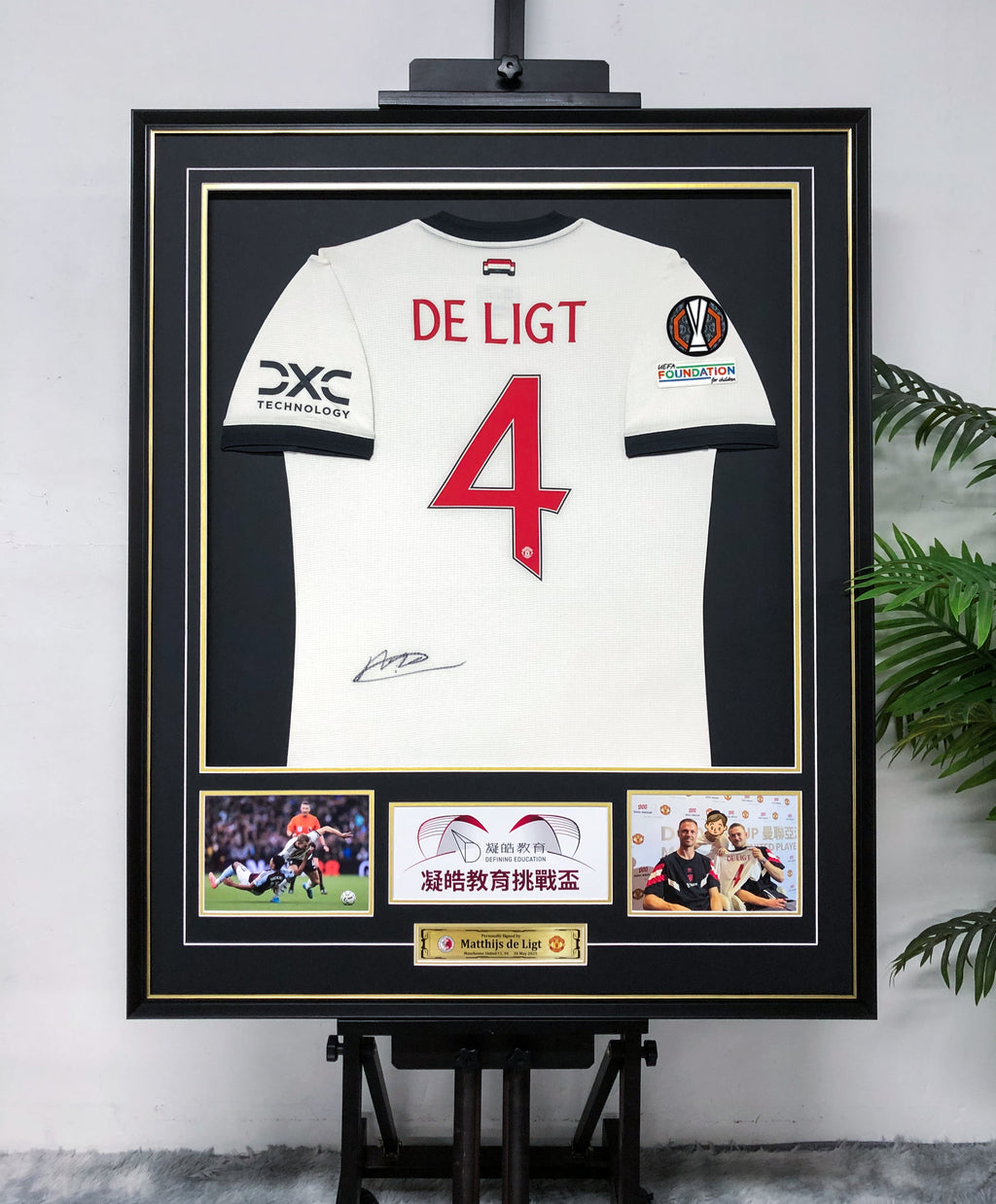 Manchester United De Ligt Autographed Jersey with Personalized Custom Design Framed 00067