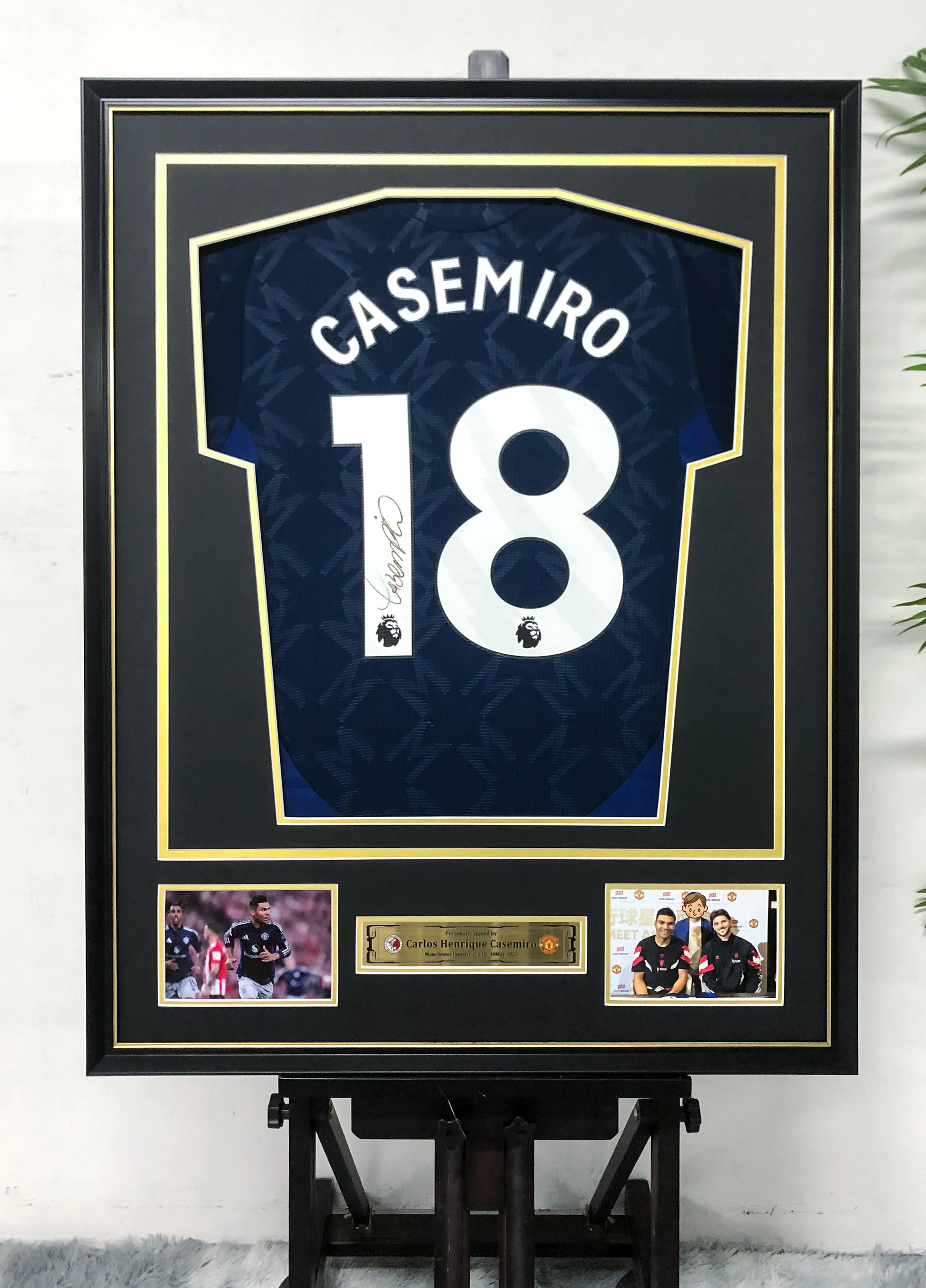 Manchester United Carlos Casemiro  Autographed Jersey with Personalized Custom Design Framed 00075